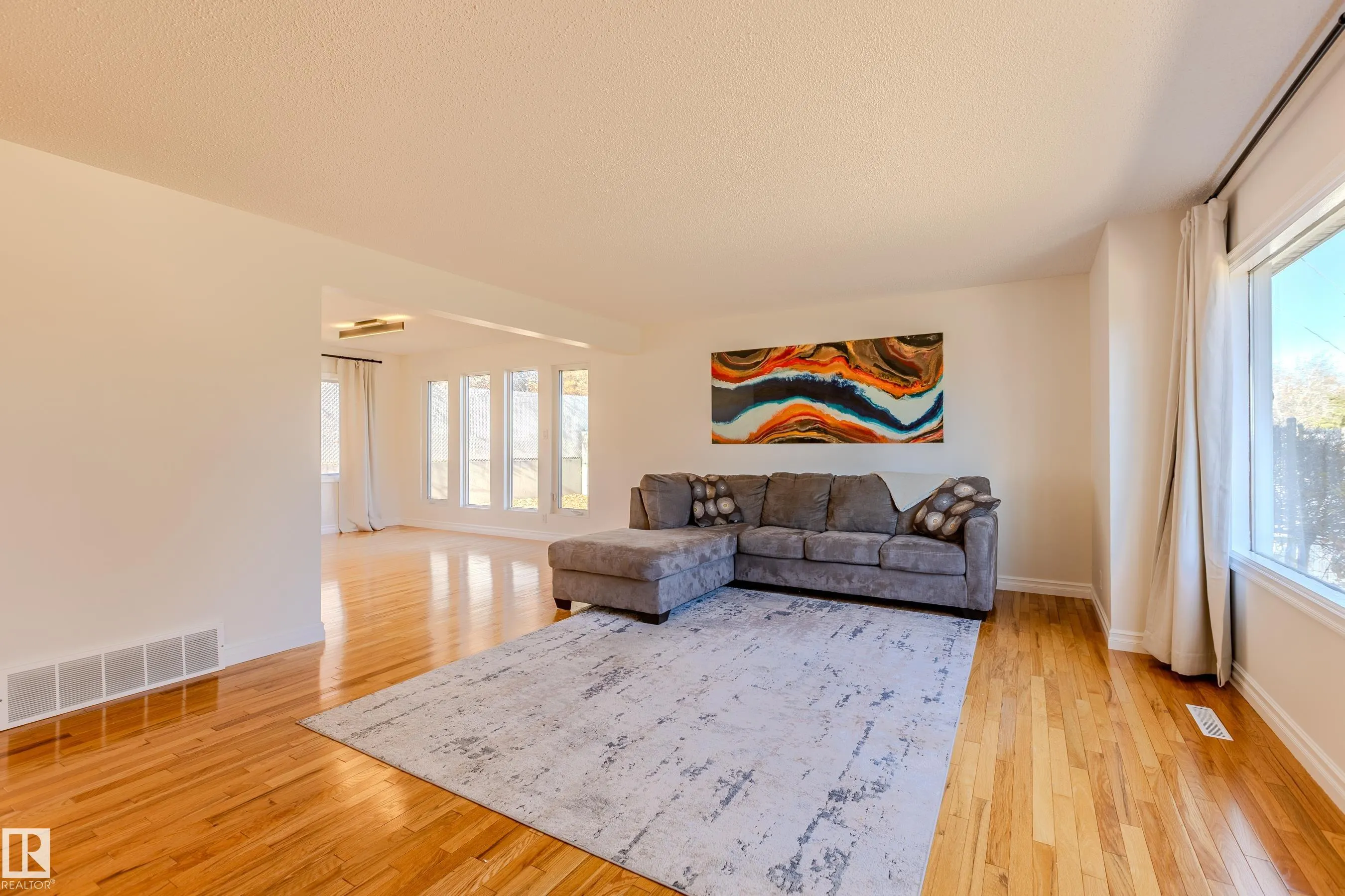 98 VALLEYVIEW Crescent