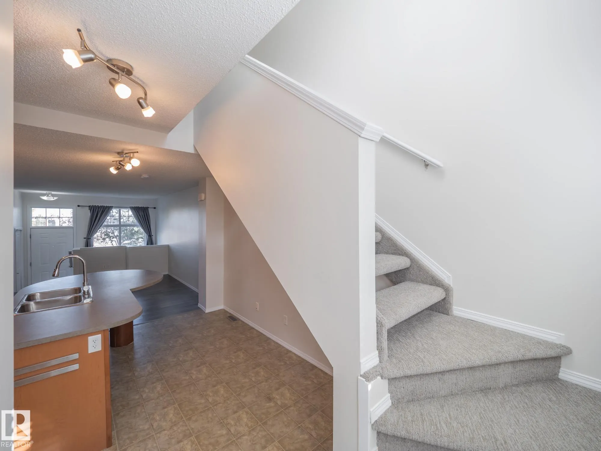 2051 TOWNE CENTRE Boulevard