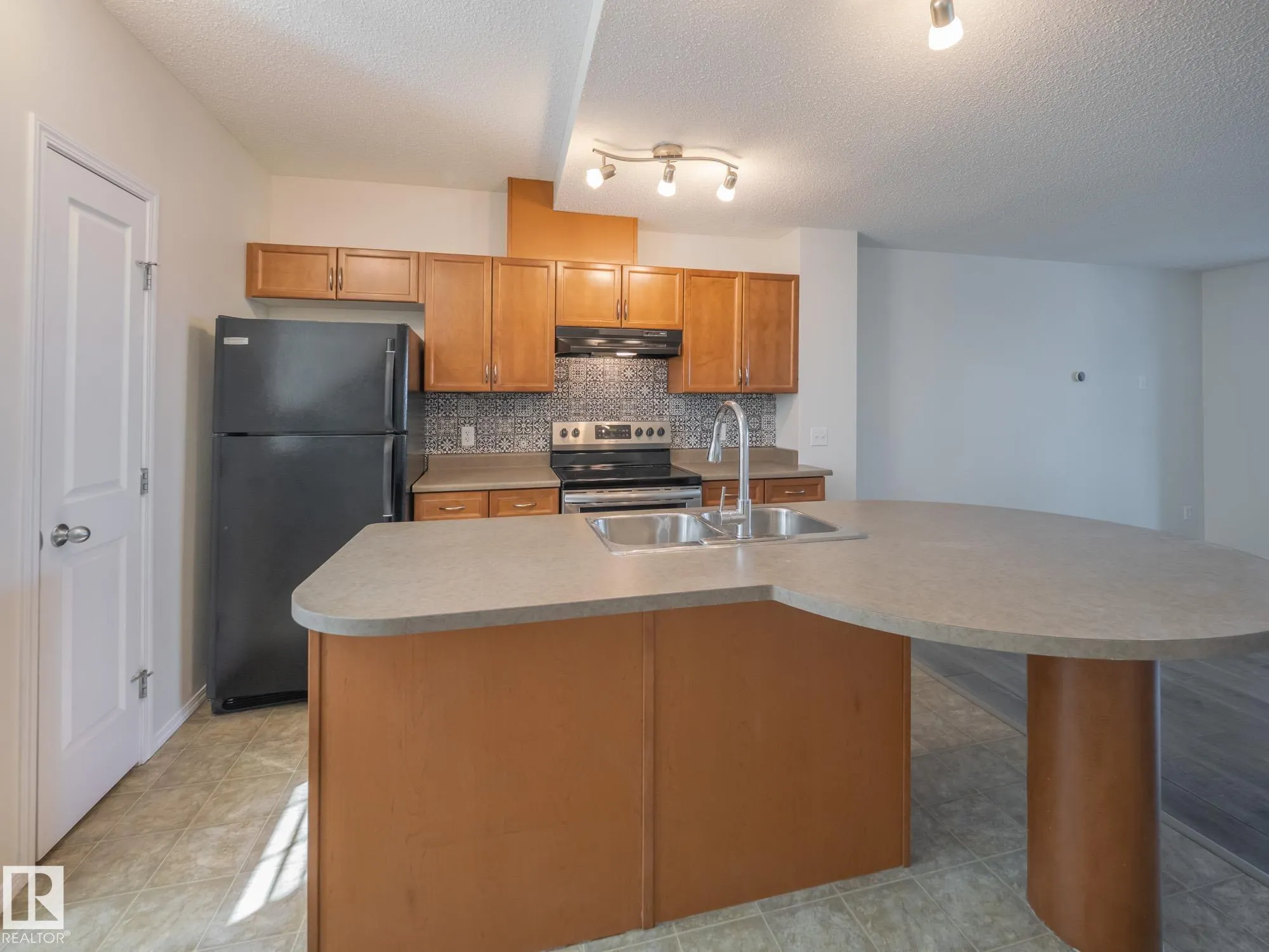 2051 TOWNE CENTRE Boulevard