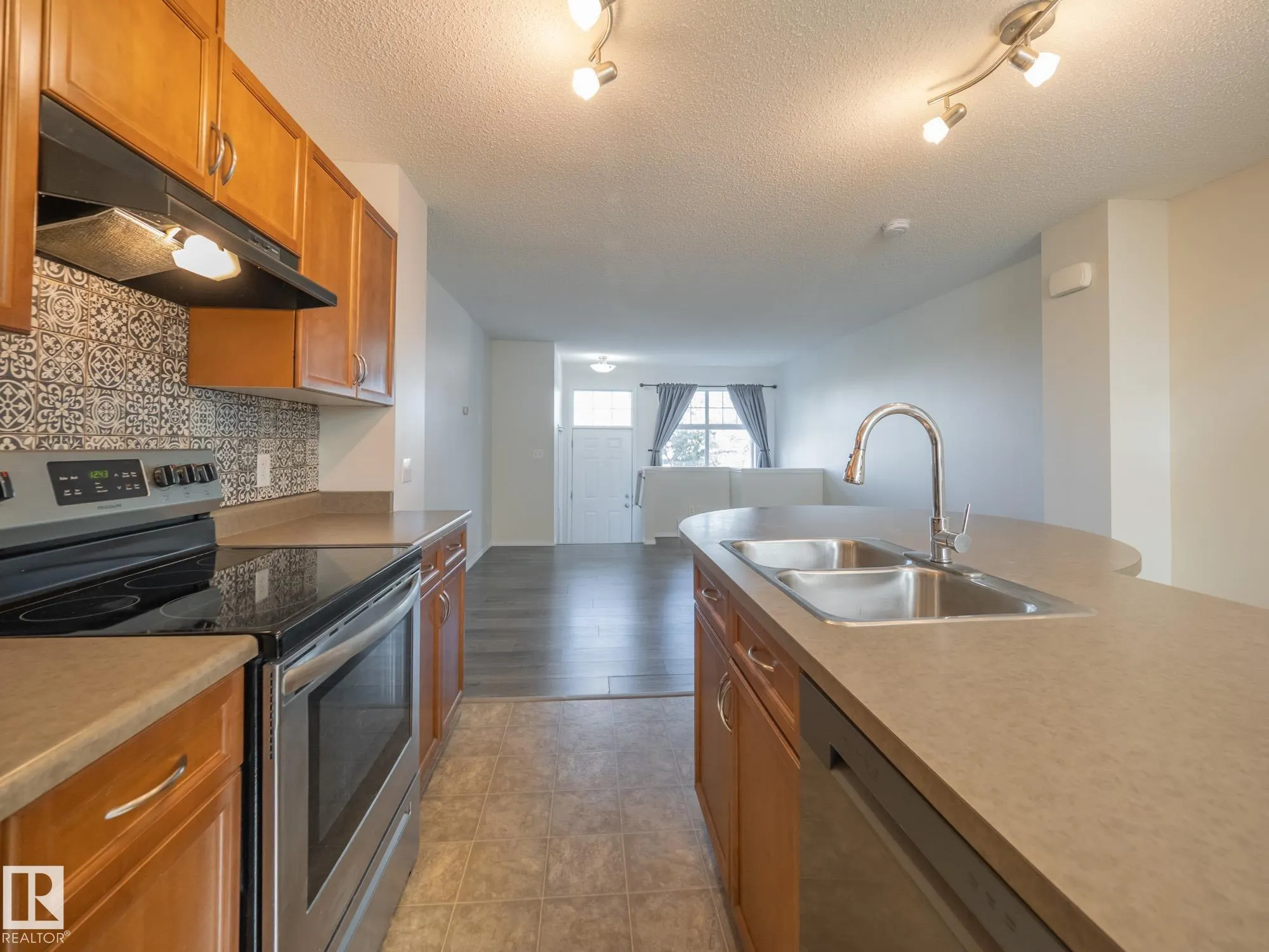 2051 TOWNE CENTRE Boulevard