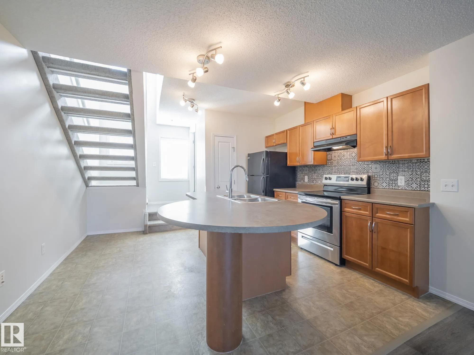 2051 TOWNE CENTRE Boulevard