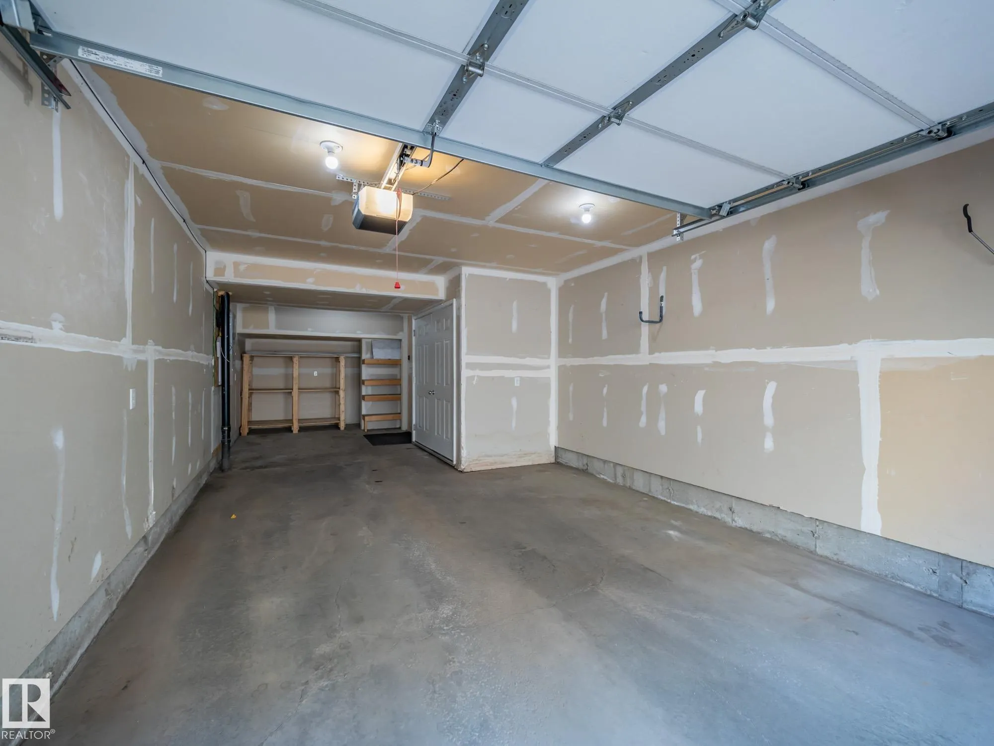 2051 TOWNE CENTRE Boulevard