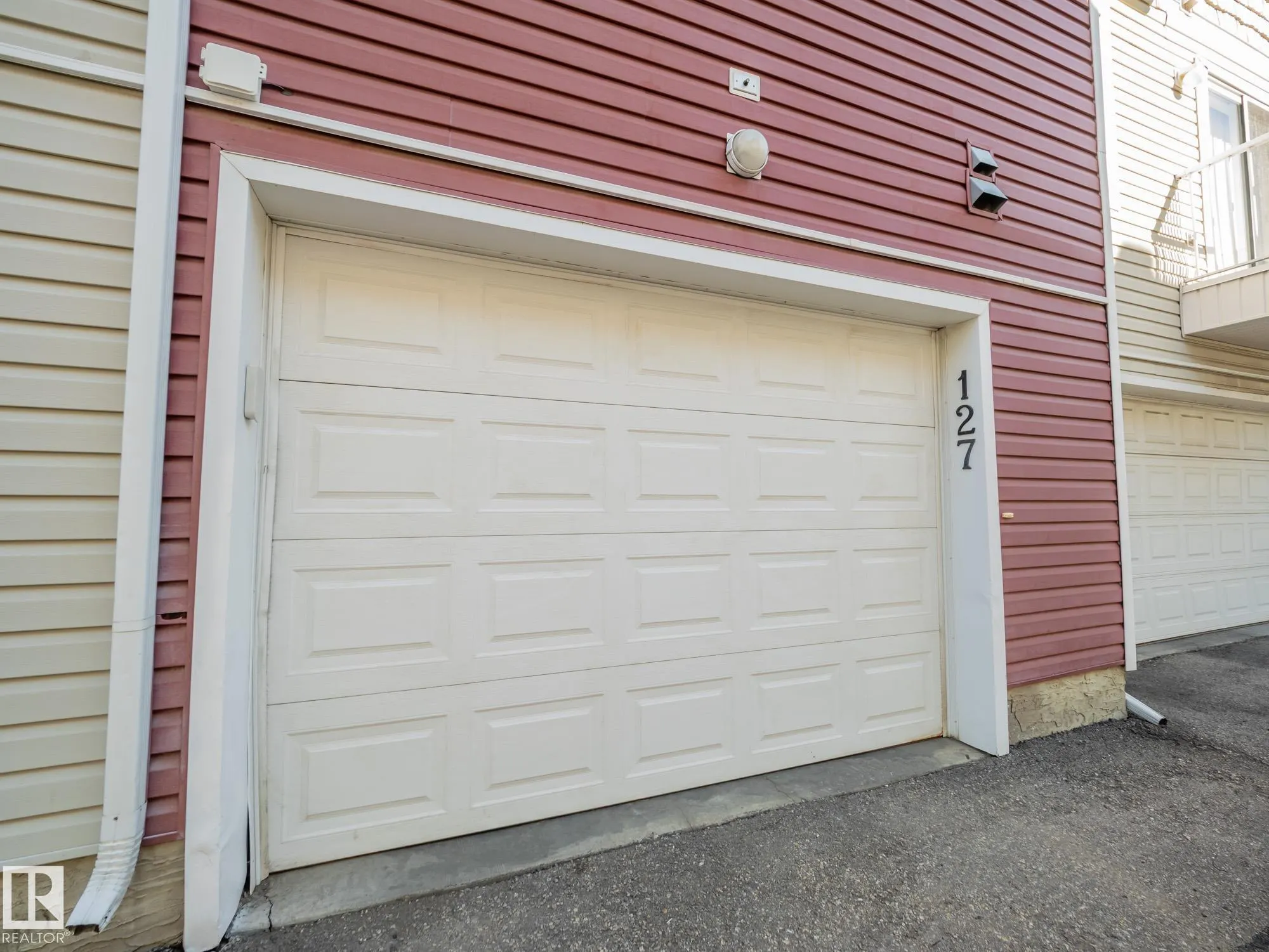 2051 TOWNE CENTRE Boulevard