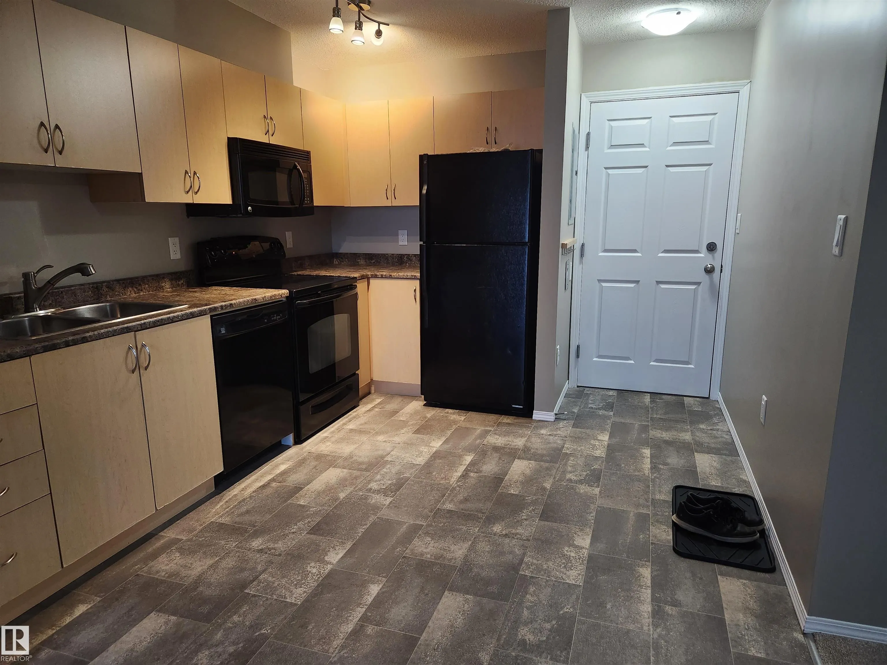 42 Summerwood Boulevard