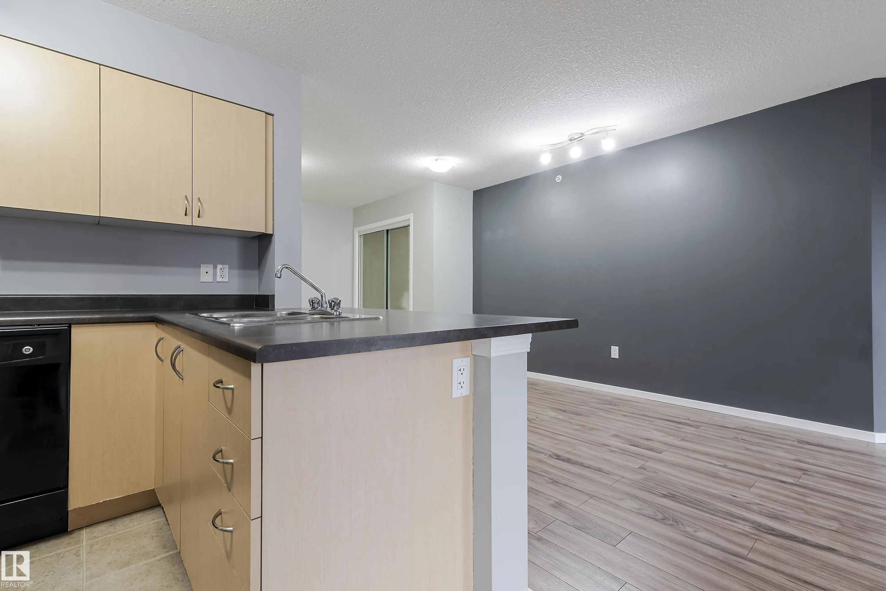 42 Summerwood Boulevard