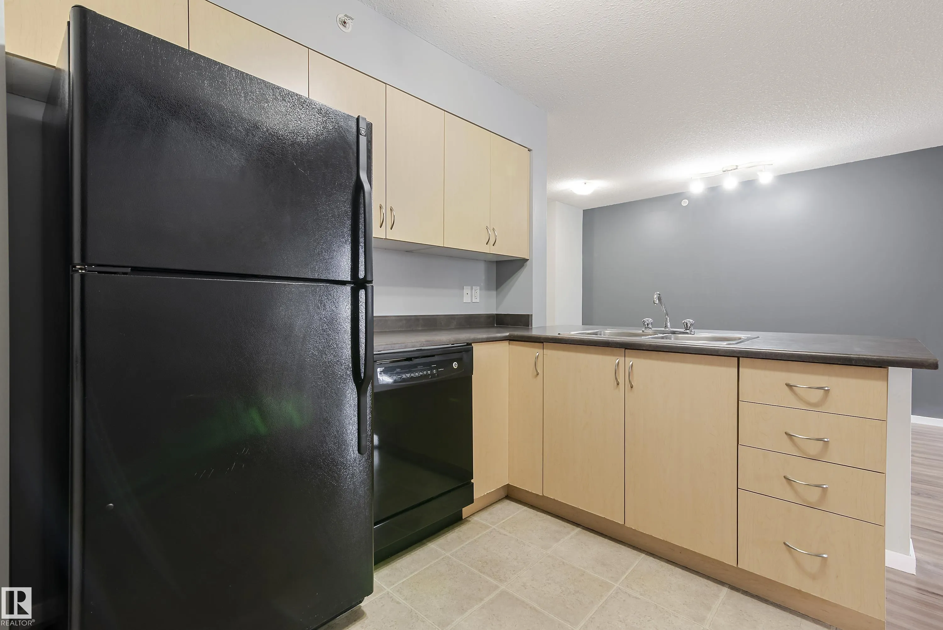 42 Summerwood Boulevard