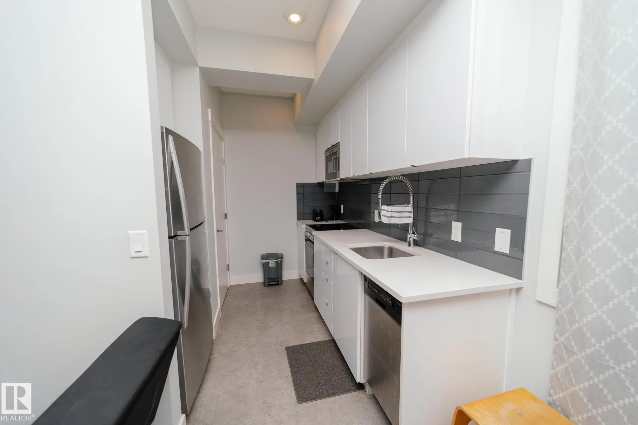 446 ALLARD Boulevard