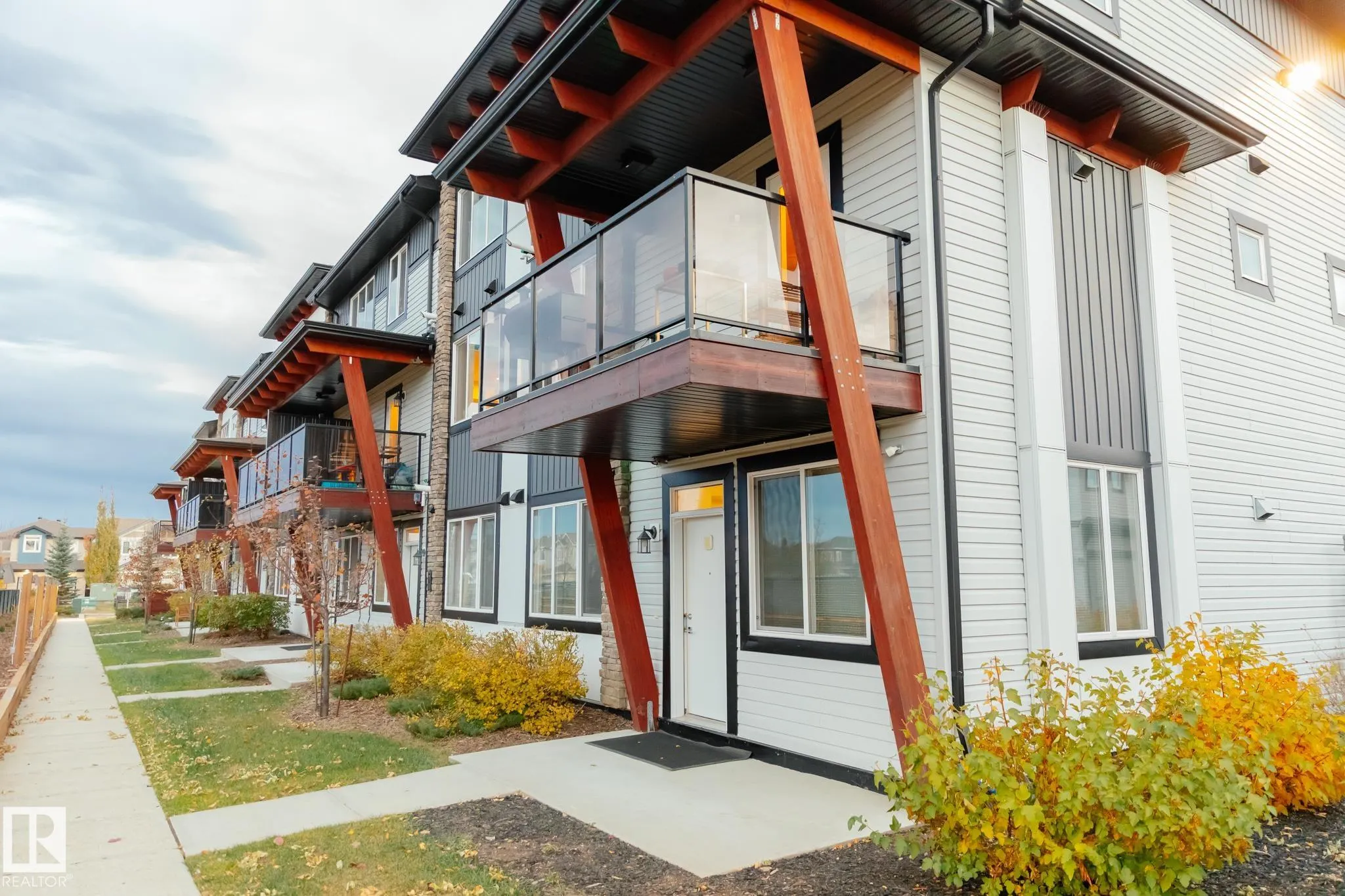 446 ALLARD Boulevard