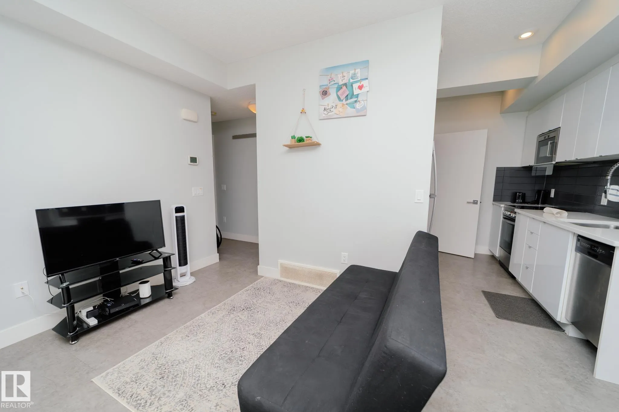 446 ALLARD Boulevard