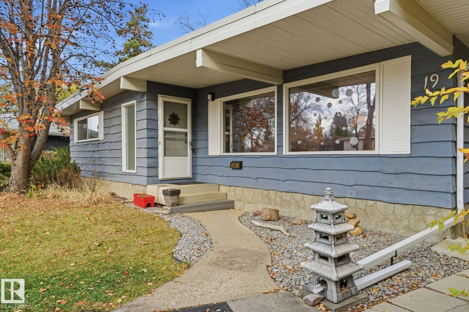 19 GREENBRIER Crescent