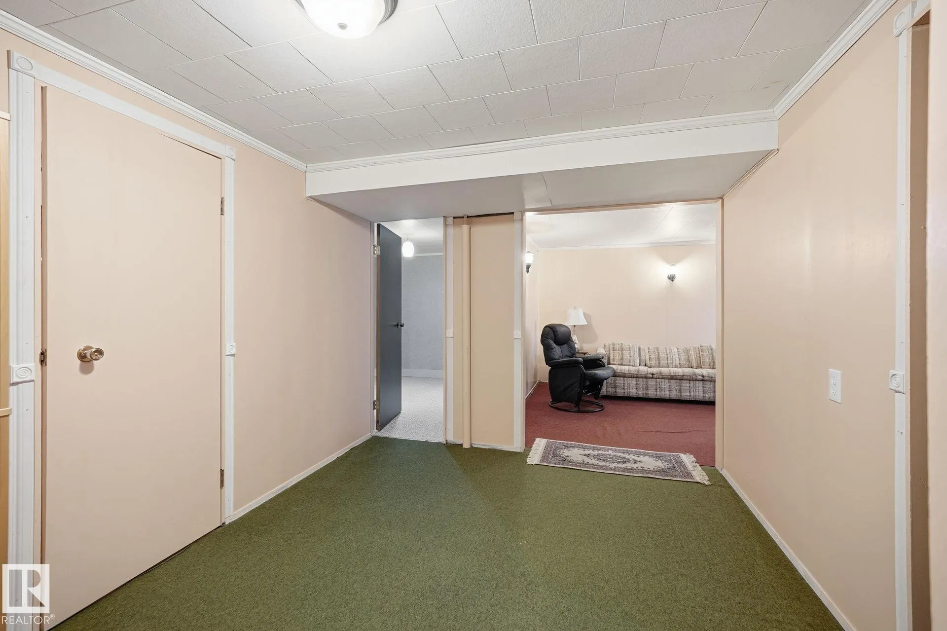 19 GREENBRIER Crescent