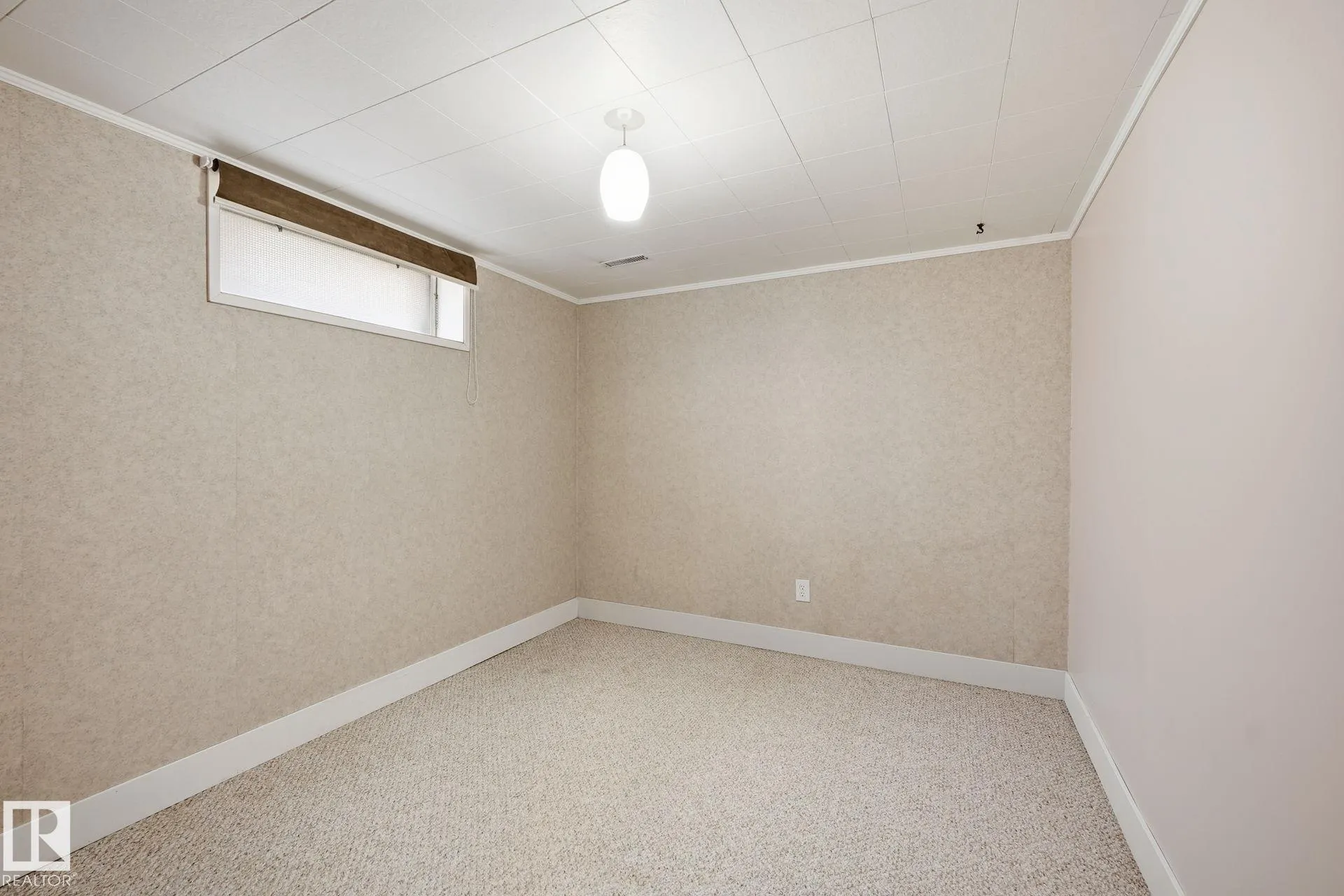 19 GREENBRIER Crescent