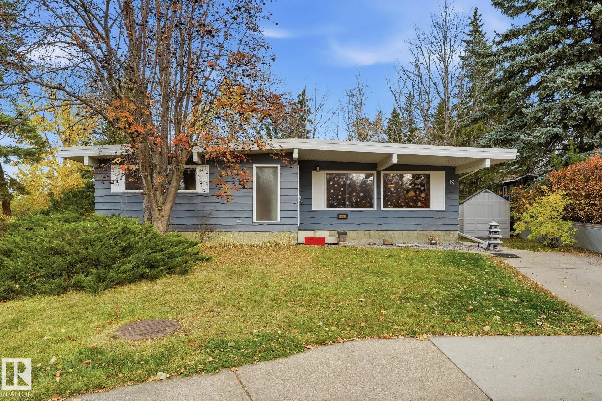 19 GREENBRIER Crescent