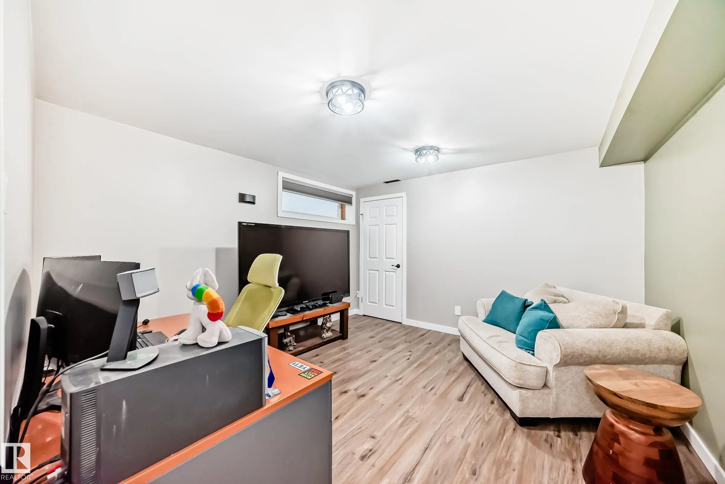 103 Woodside Crescent