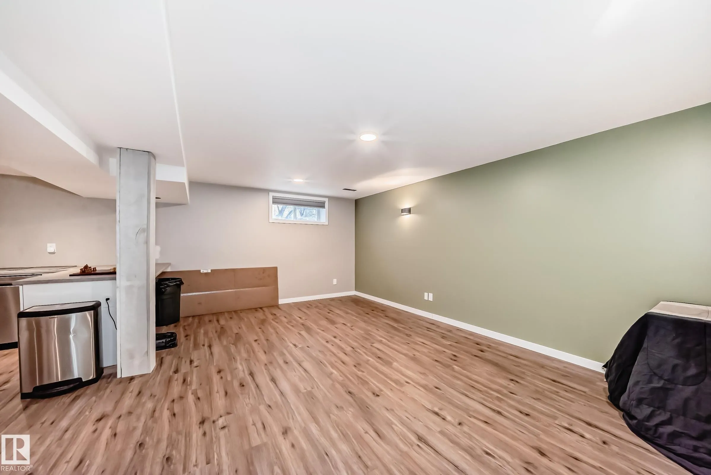 103 Woodside Crescent