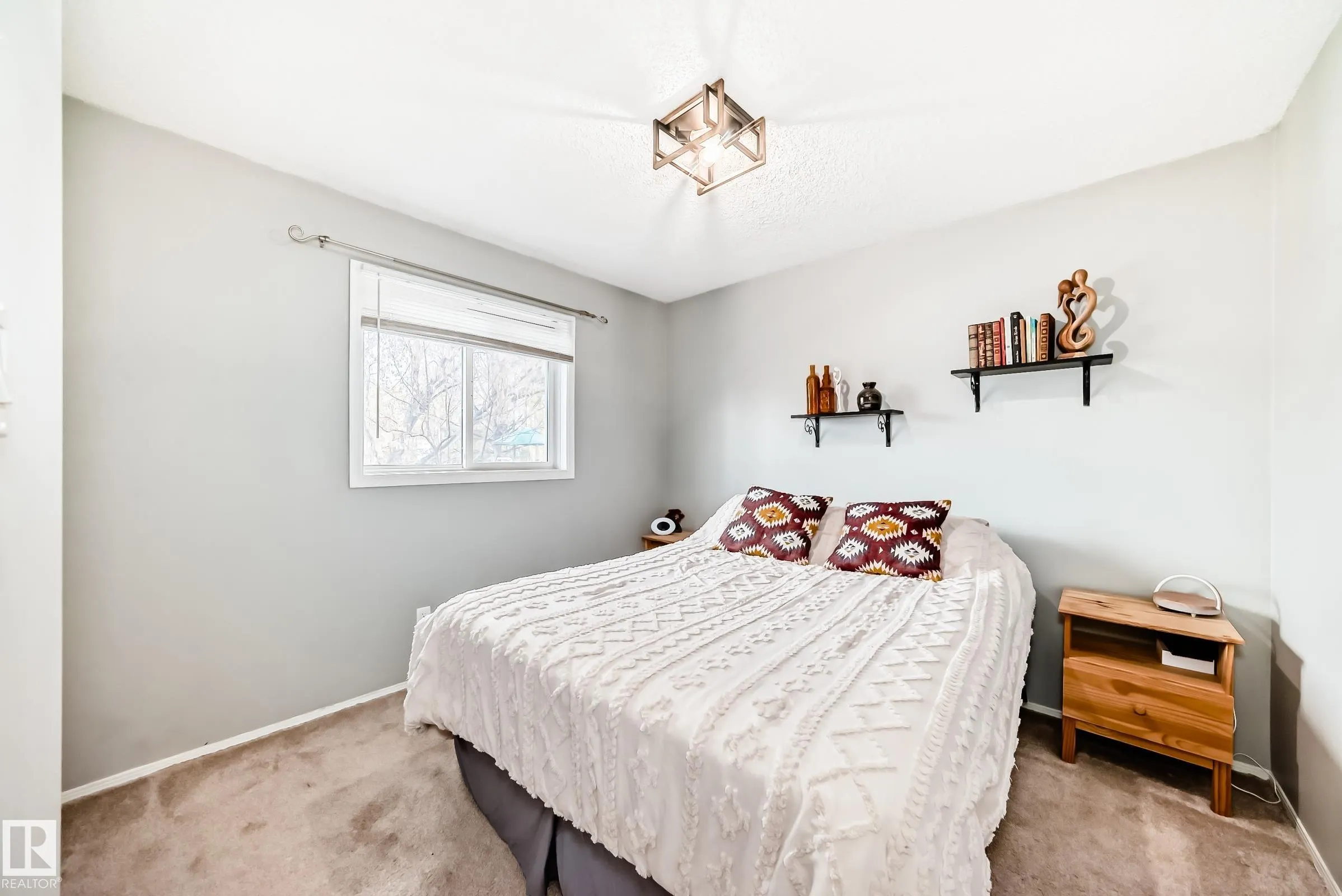 103 Woodside Crescent