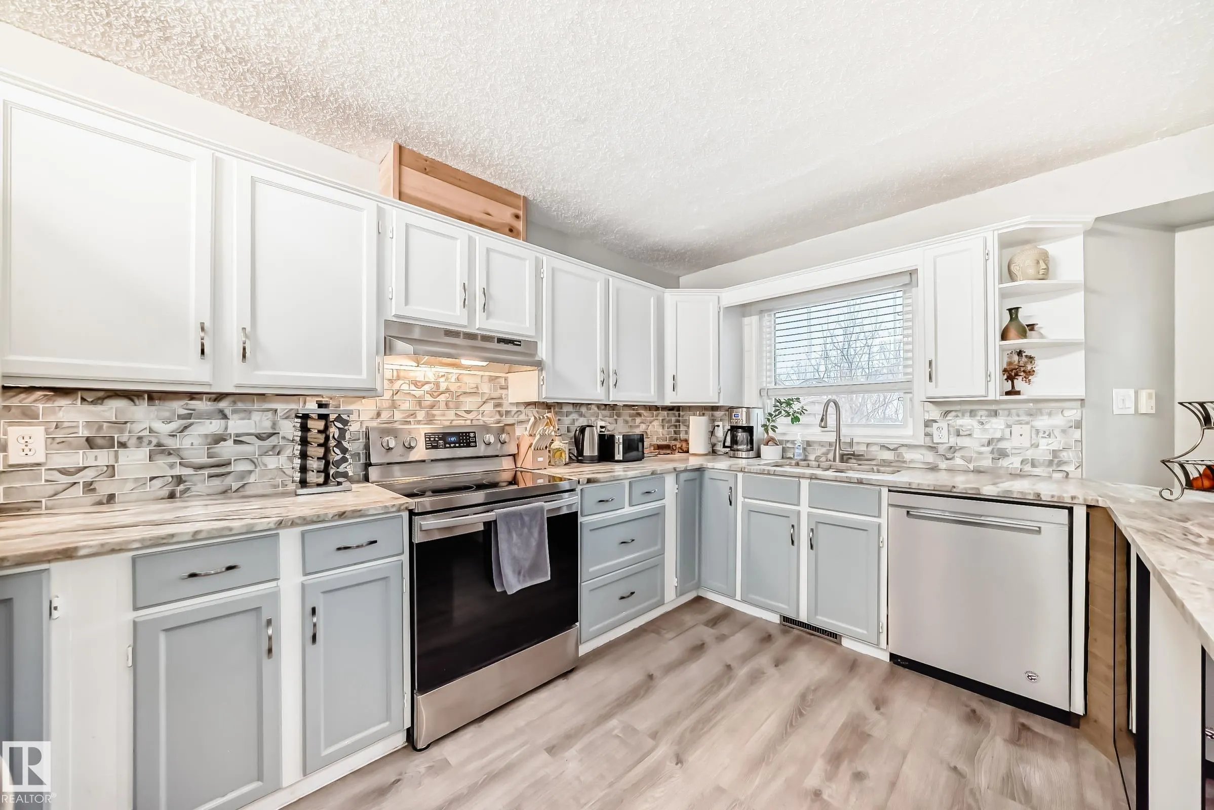 103 Woodside Crescent