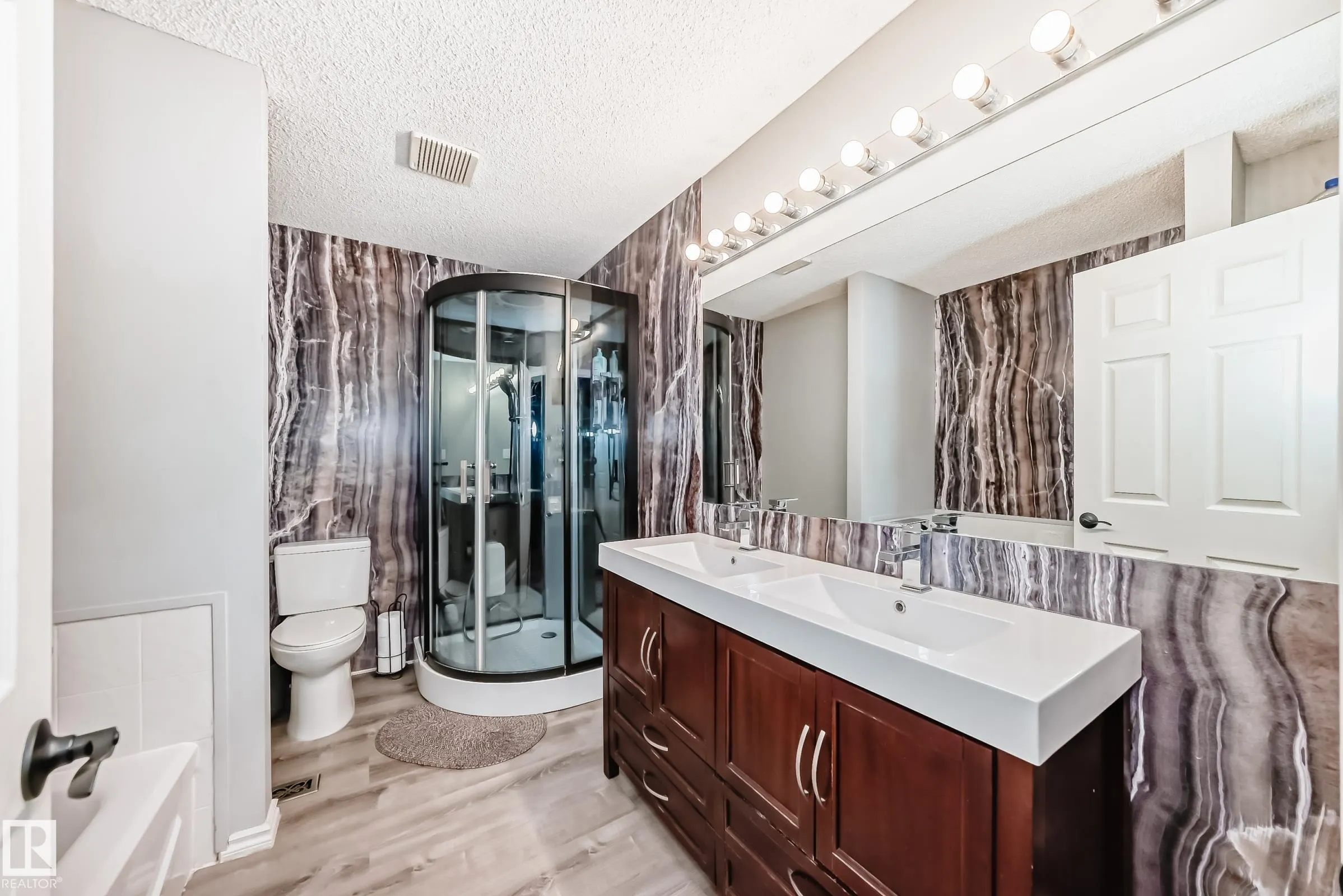 103 Woodside Crescent