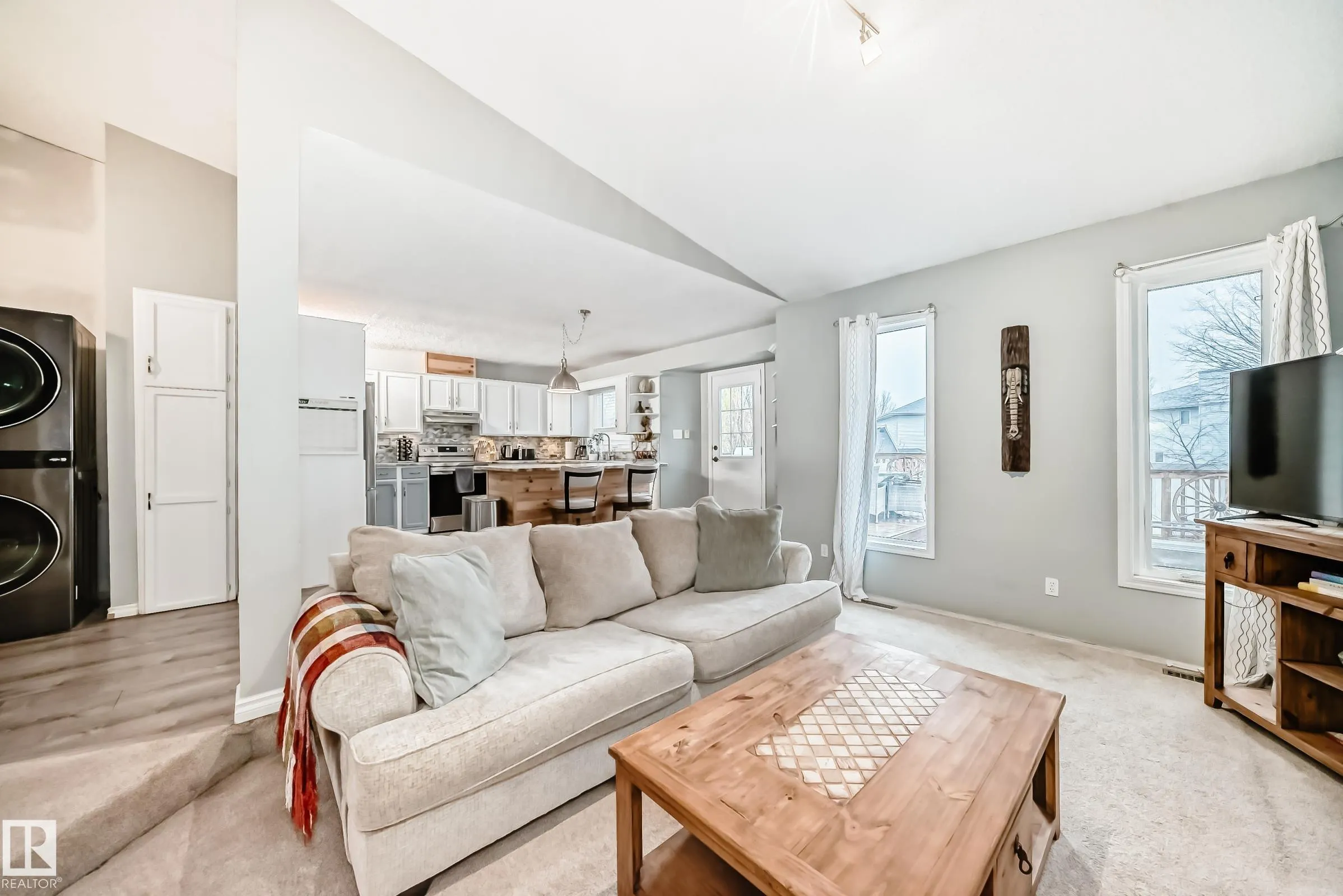 103 Woodside Crescent