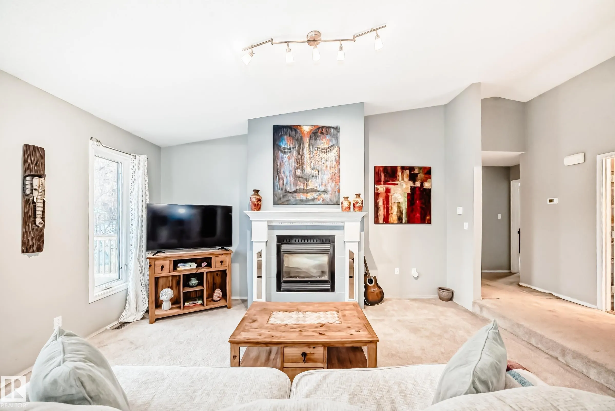 103 Woodside Crescent