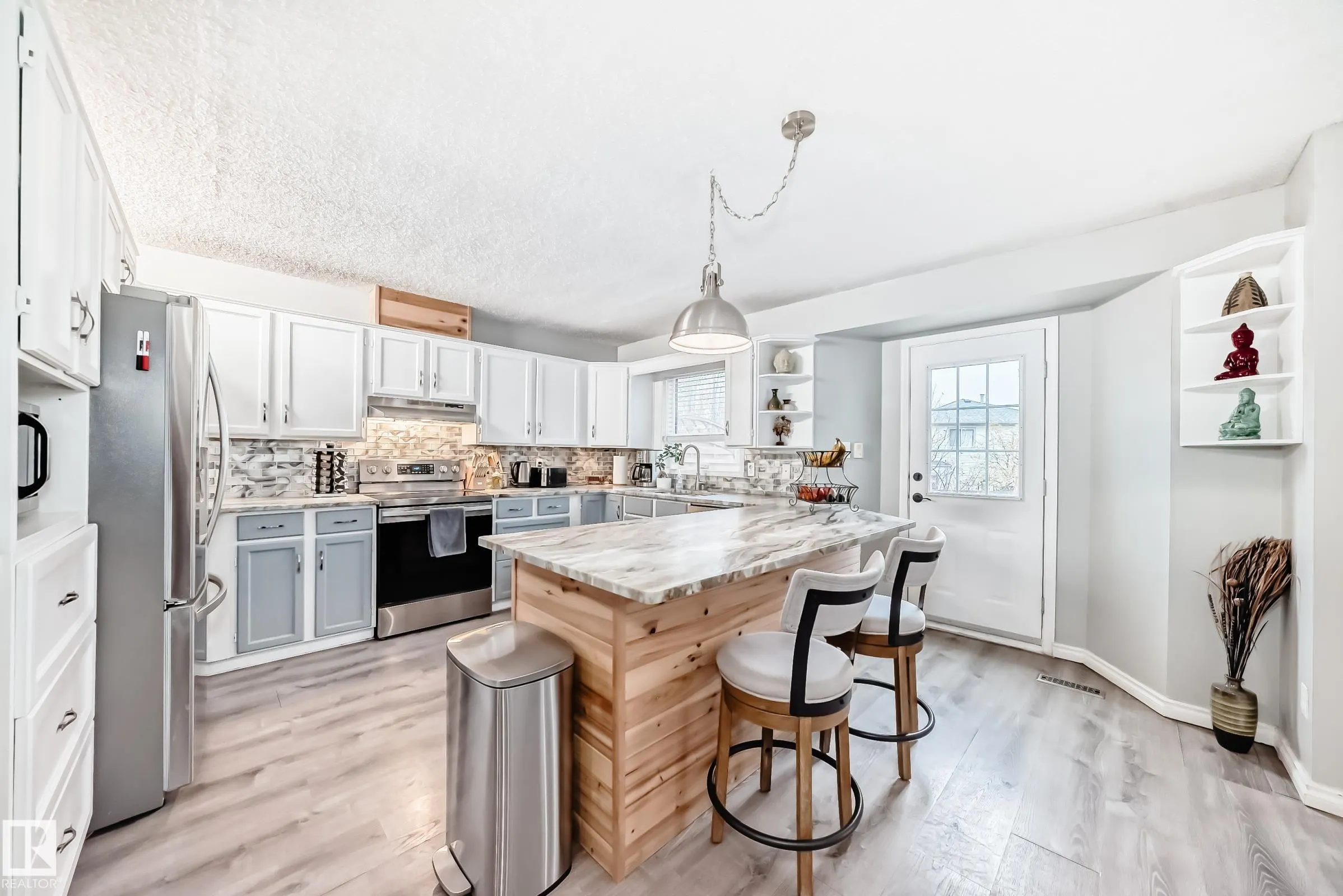 103 Woodside Crescent