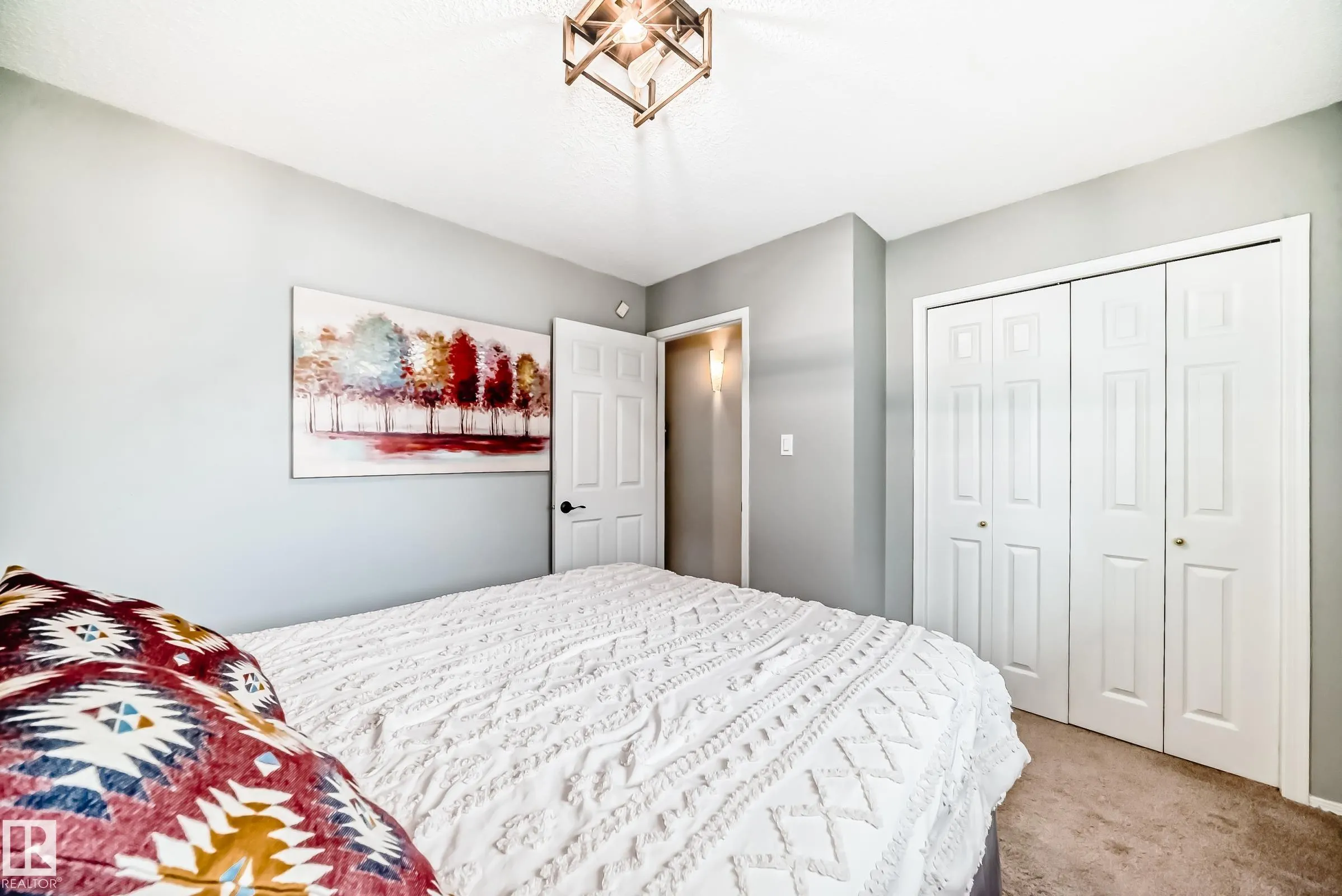 103 Woodside Crescent