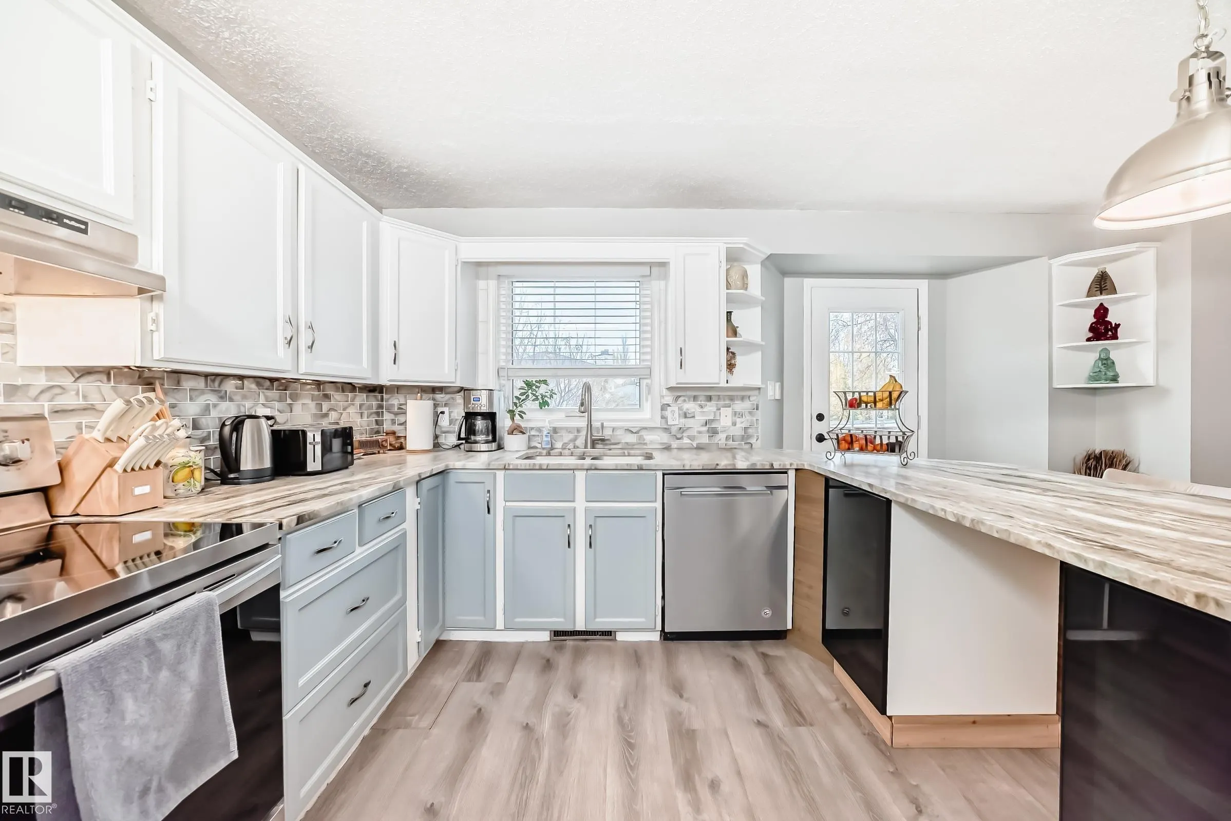 103 Woodside Crescent