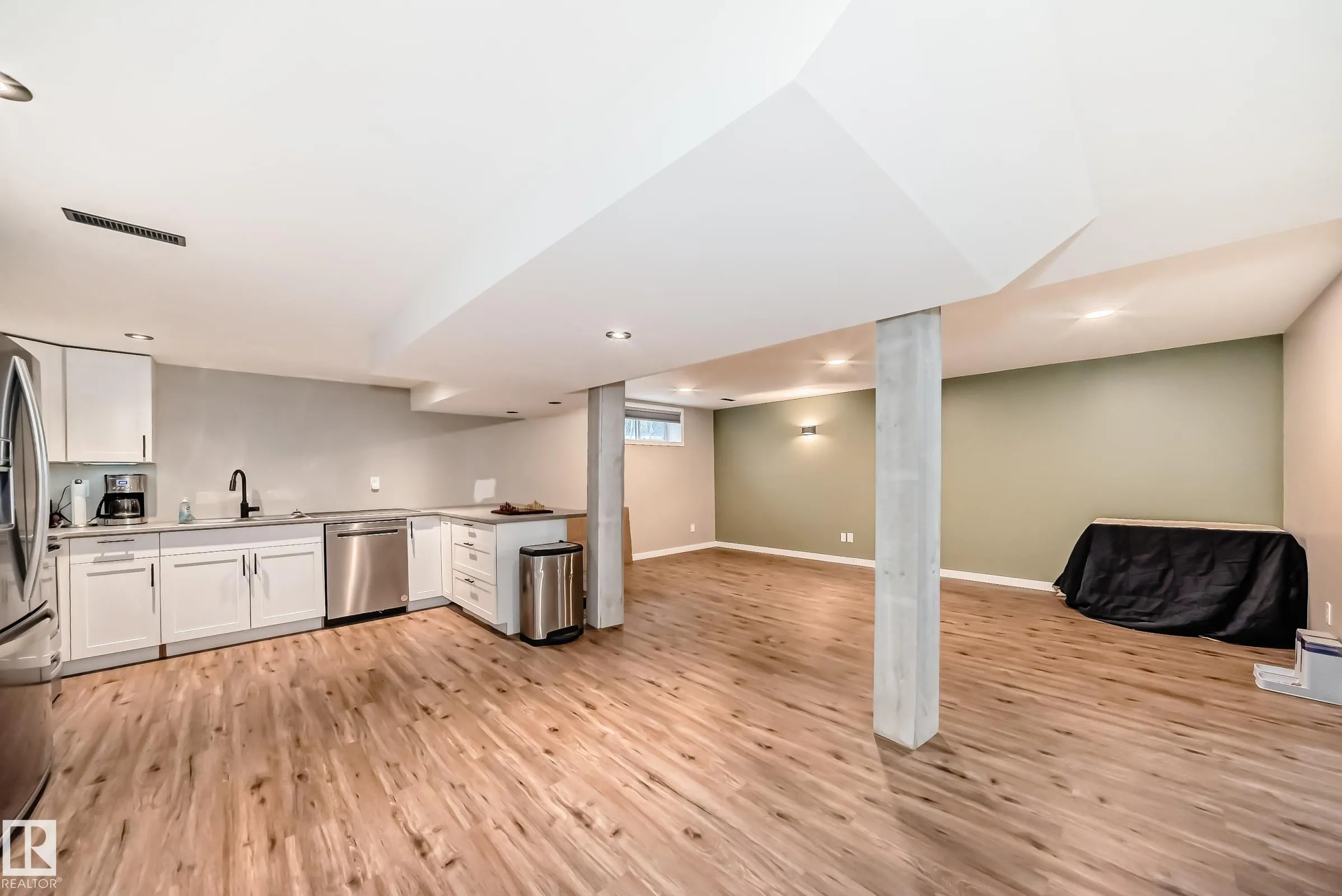 103 Woodside Crescent