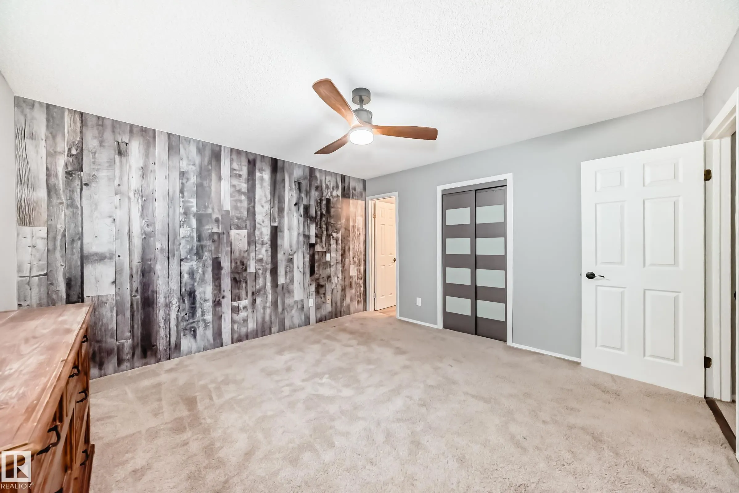 103 Woodside Crescent