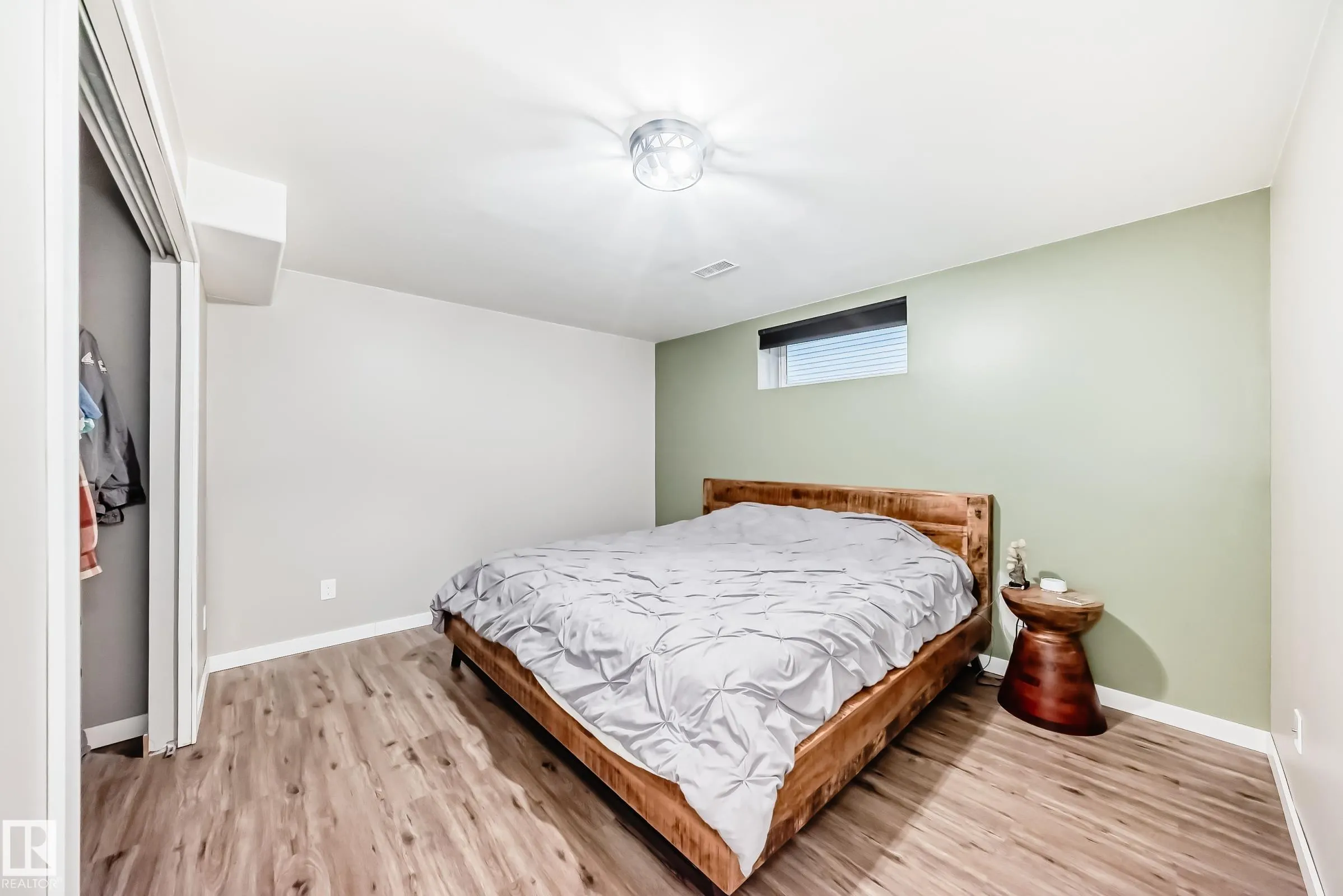 103 Woodside Crescent