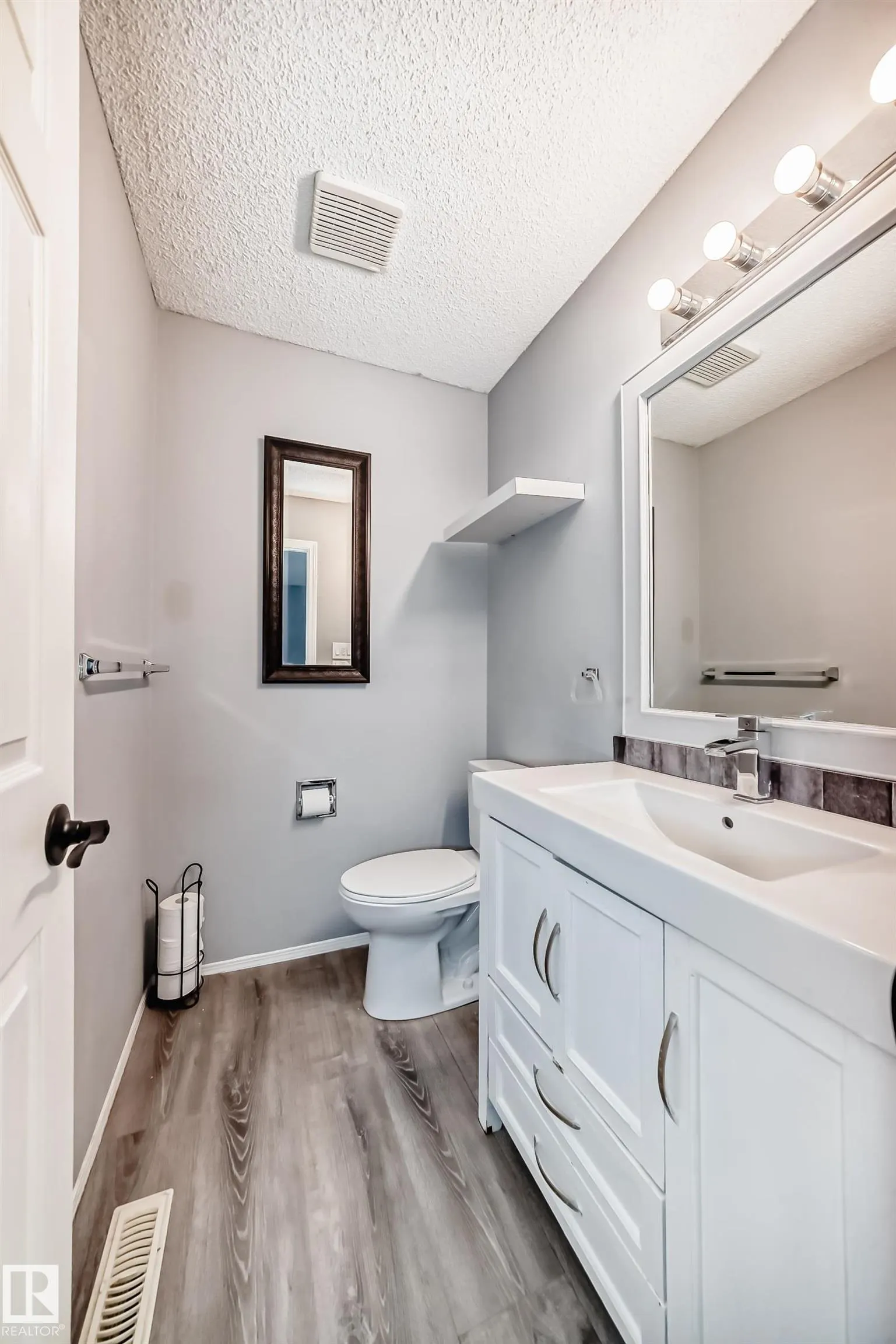 103 Woodside Crescent