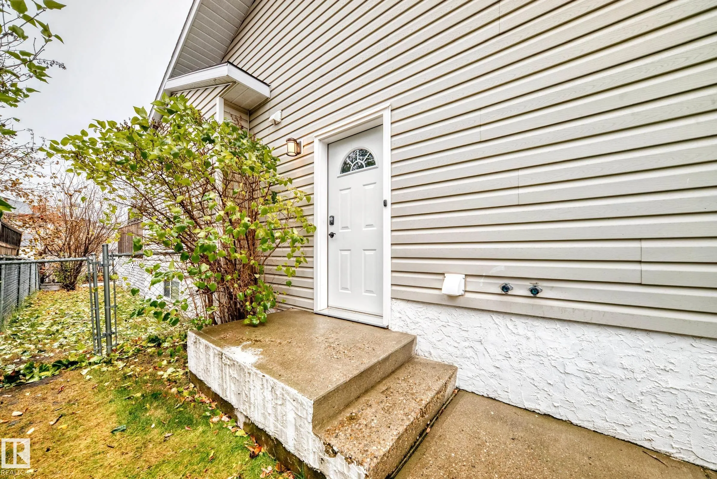 103 Woodside Crescent