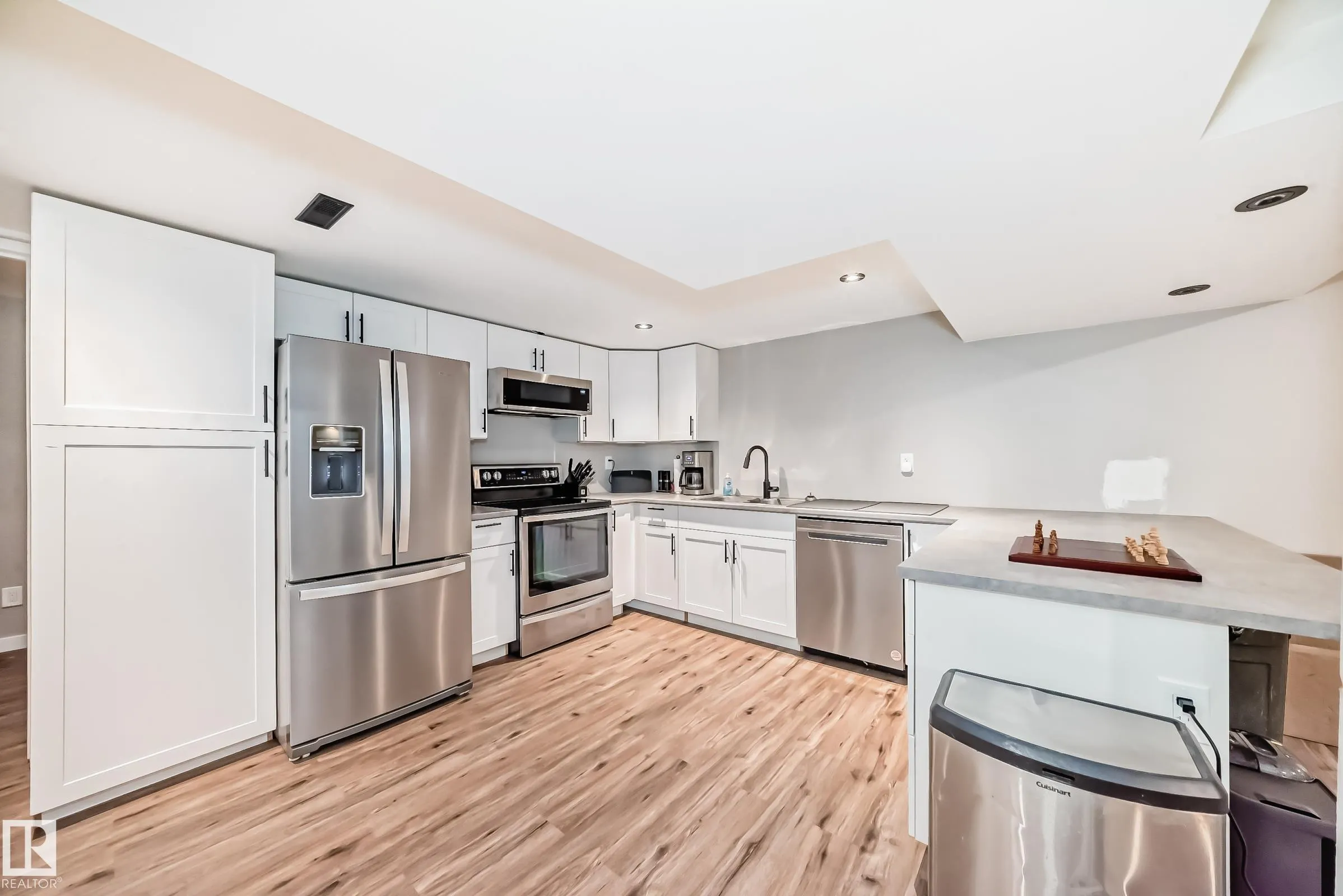 103 Woodside Crescent