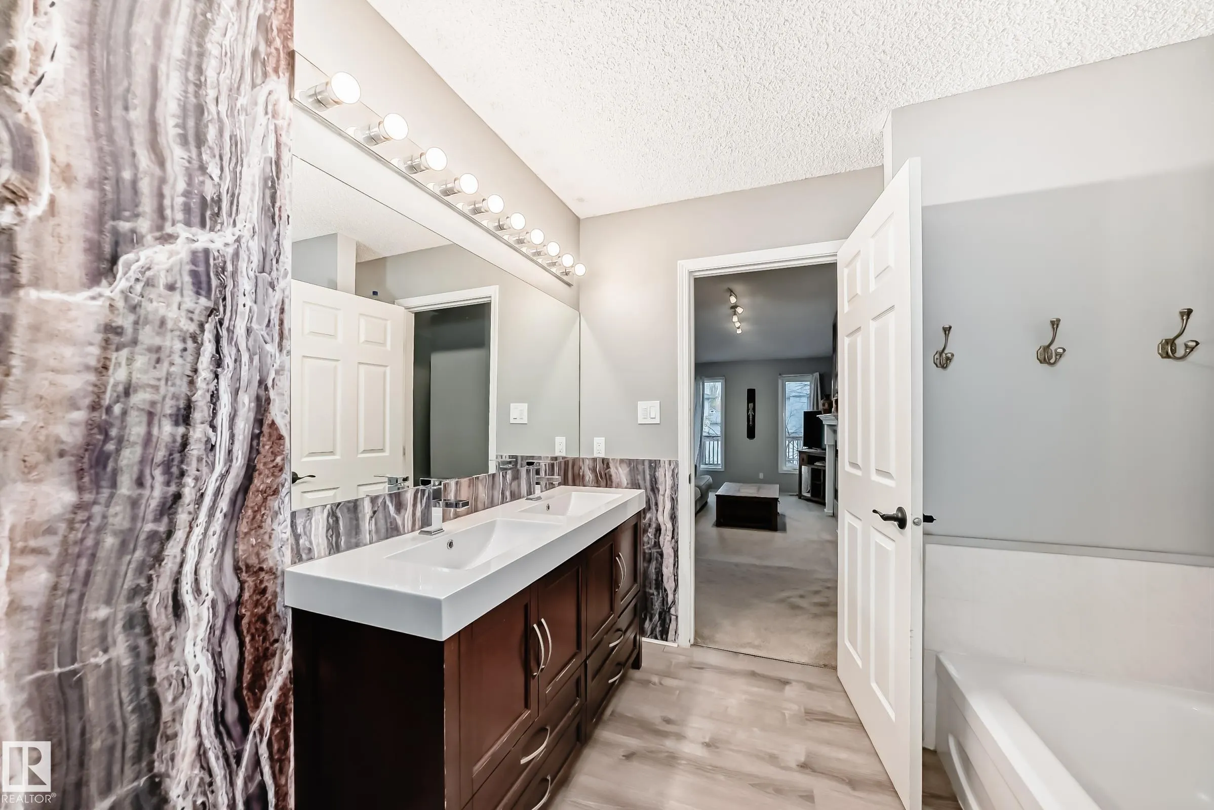 103 Woodside Crescent