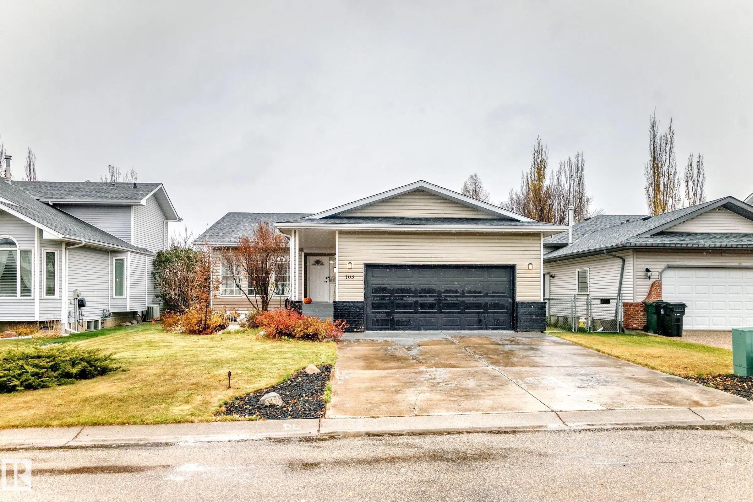 103 Woodside Crescent