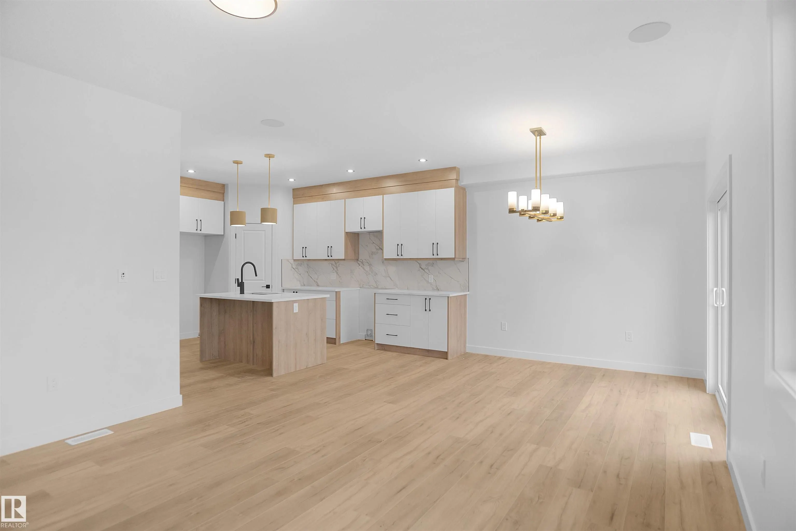 10 AXELWOOD Crescent