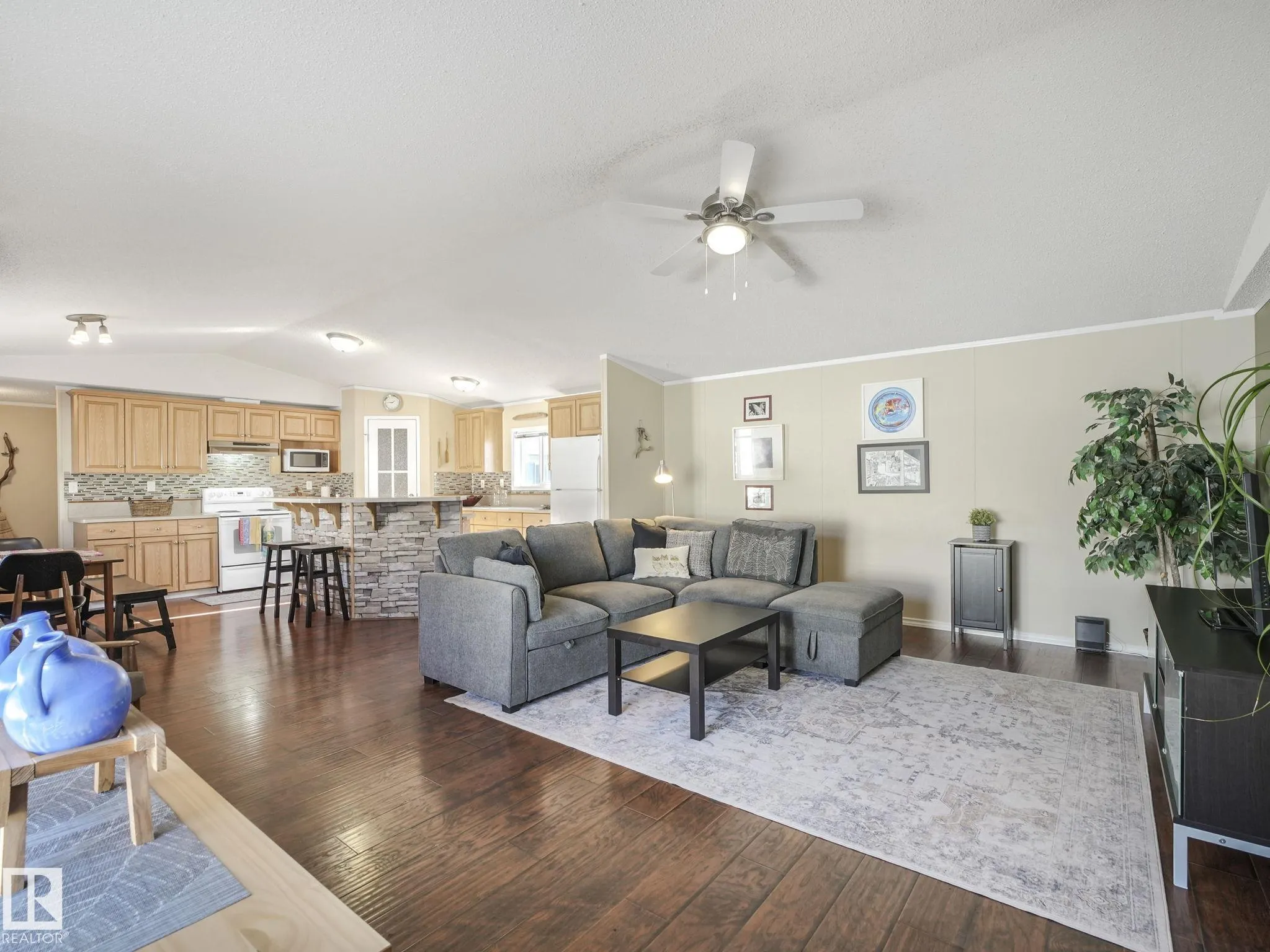 407 Oak Wood Crescent