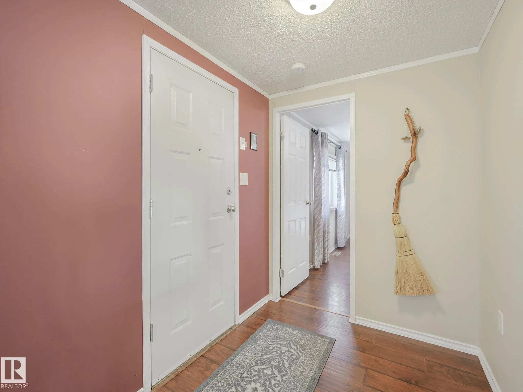 407 Oak Wood Crescent