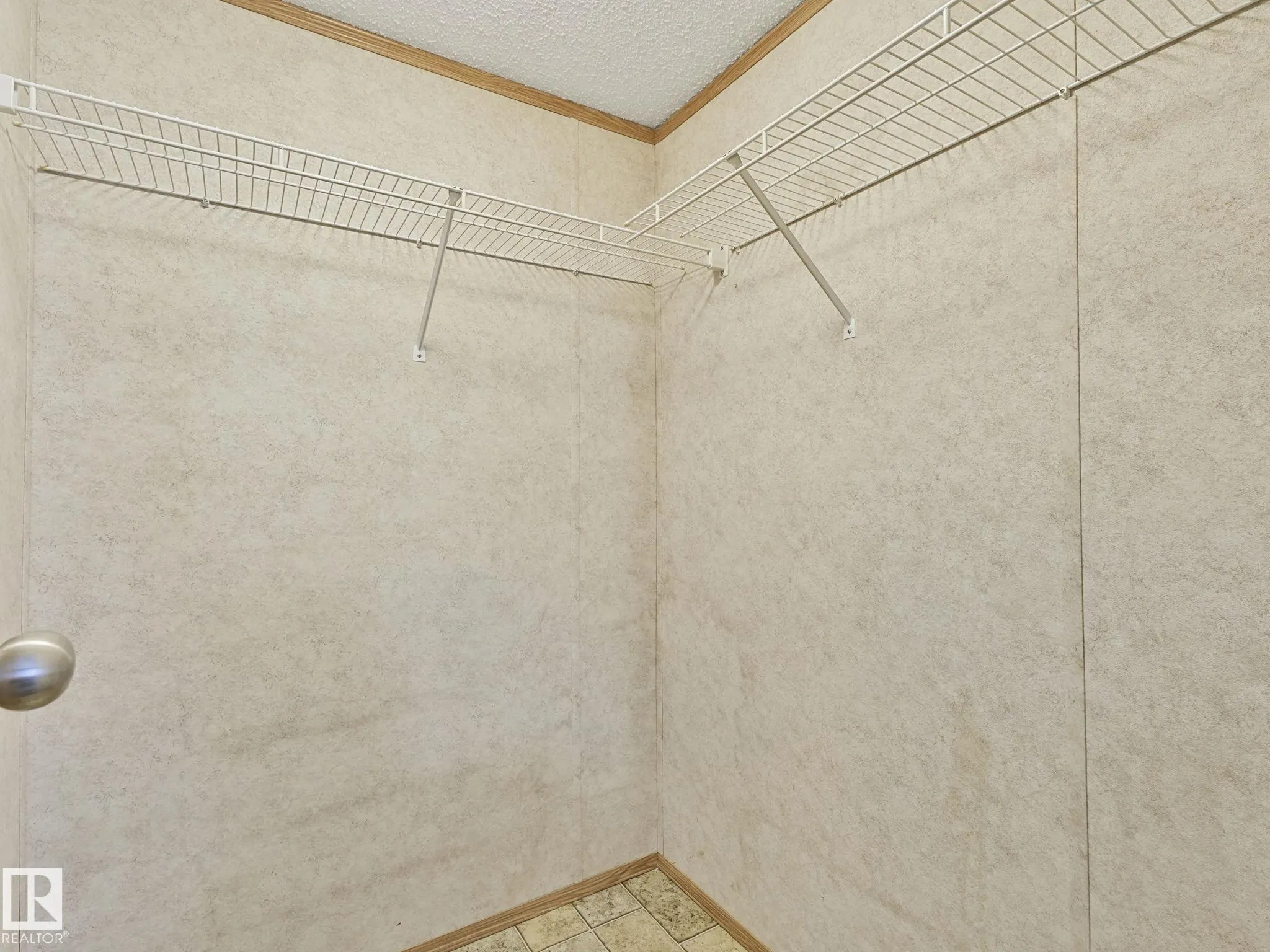 407 Oak Wood Crescent