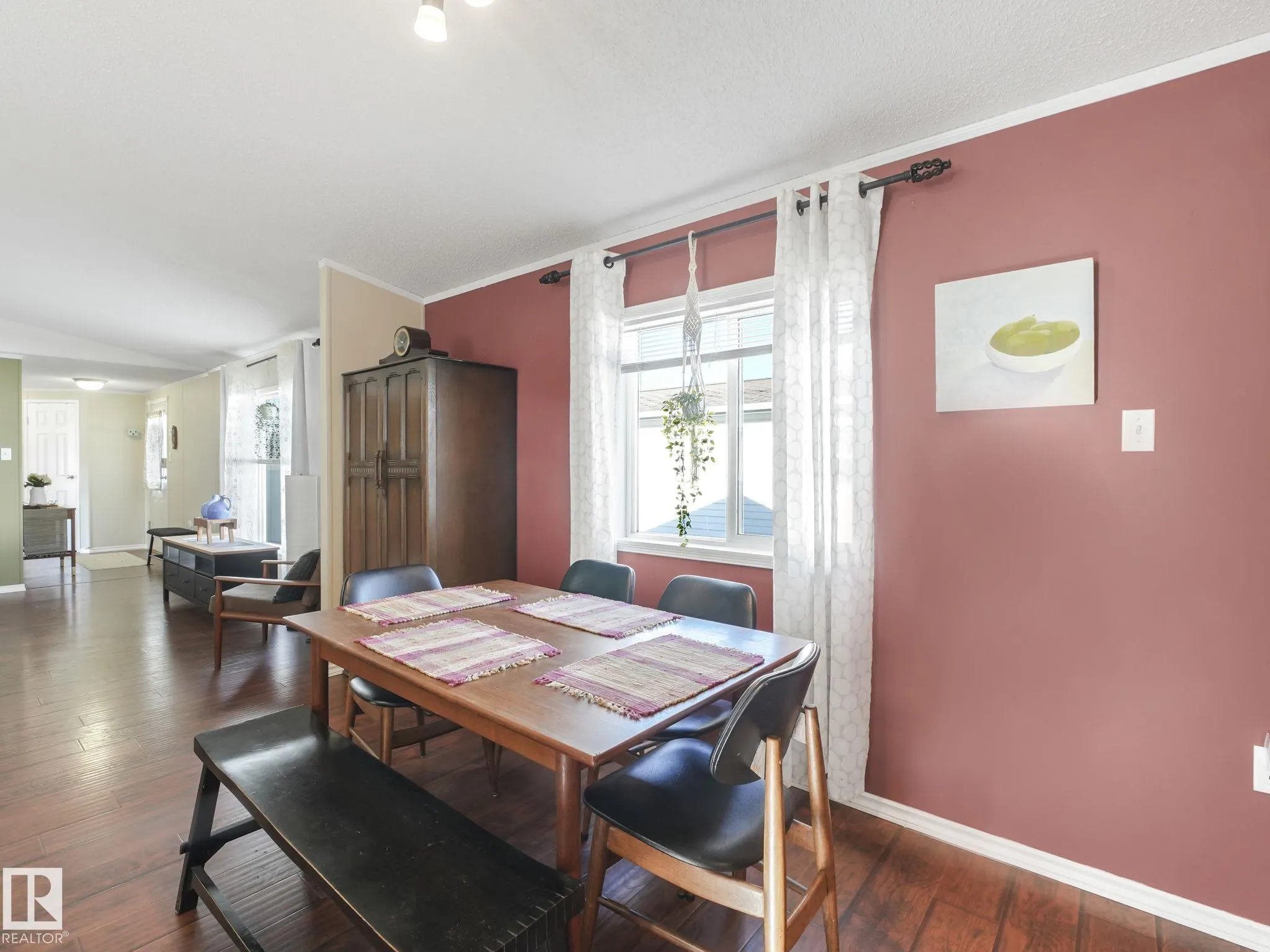 407 Oak Wood Crescent