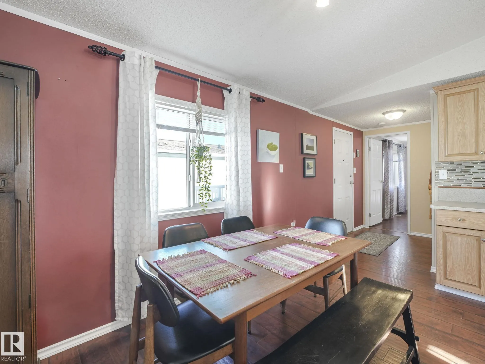 407 Oak Wood Crescent