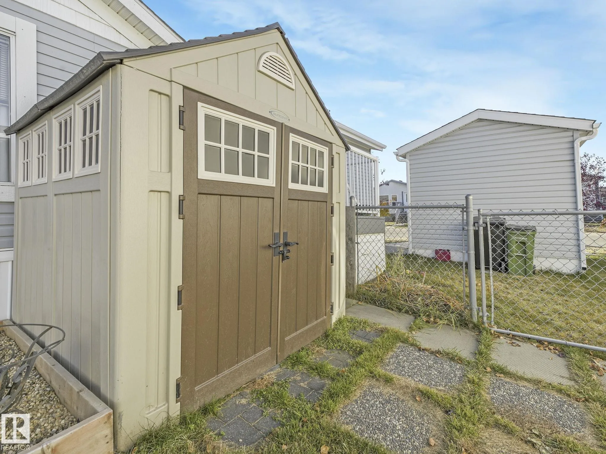 407 Oak Wood Crescent