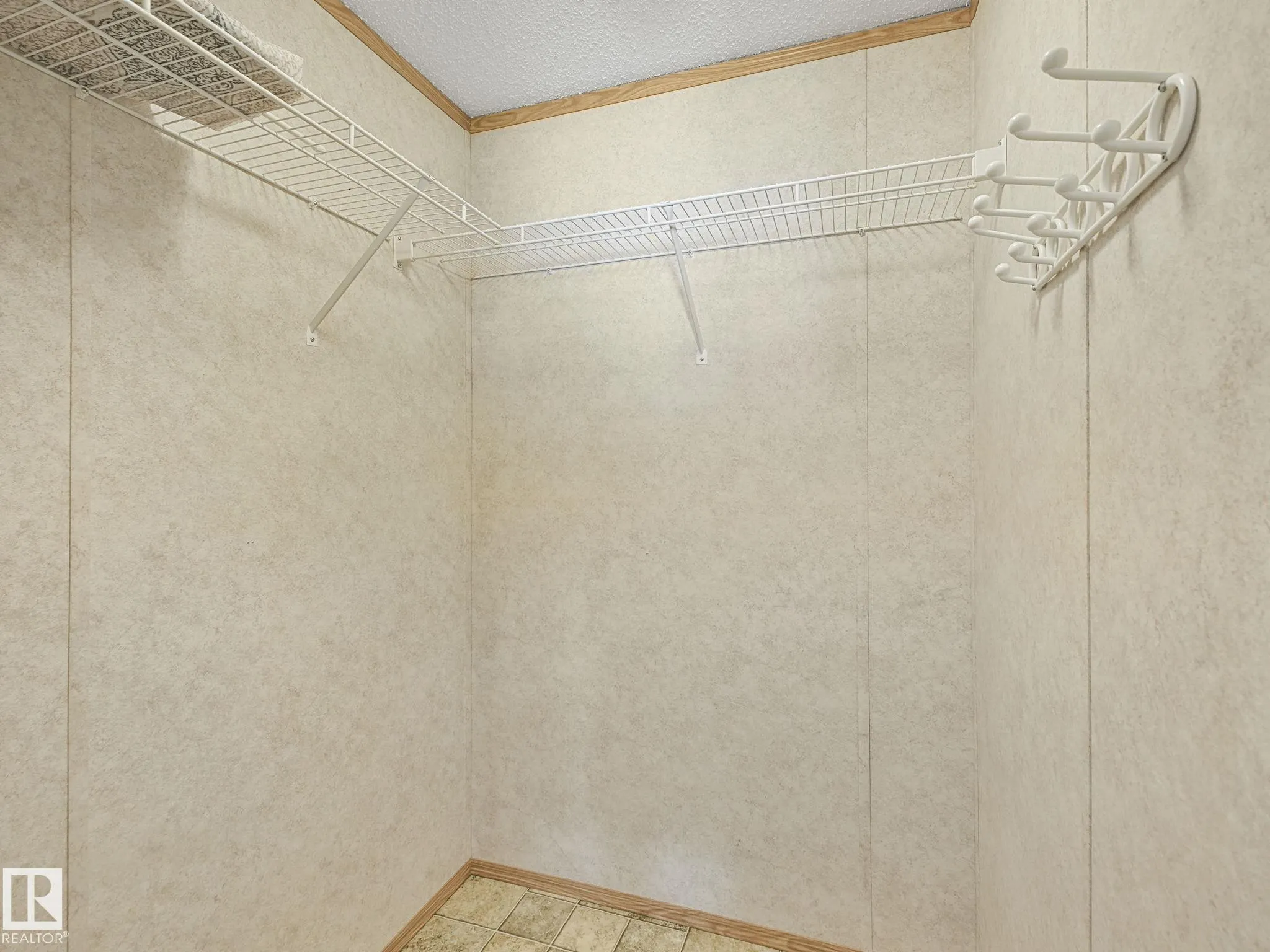 407 Oak Wood Crescent