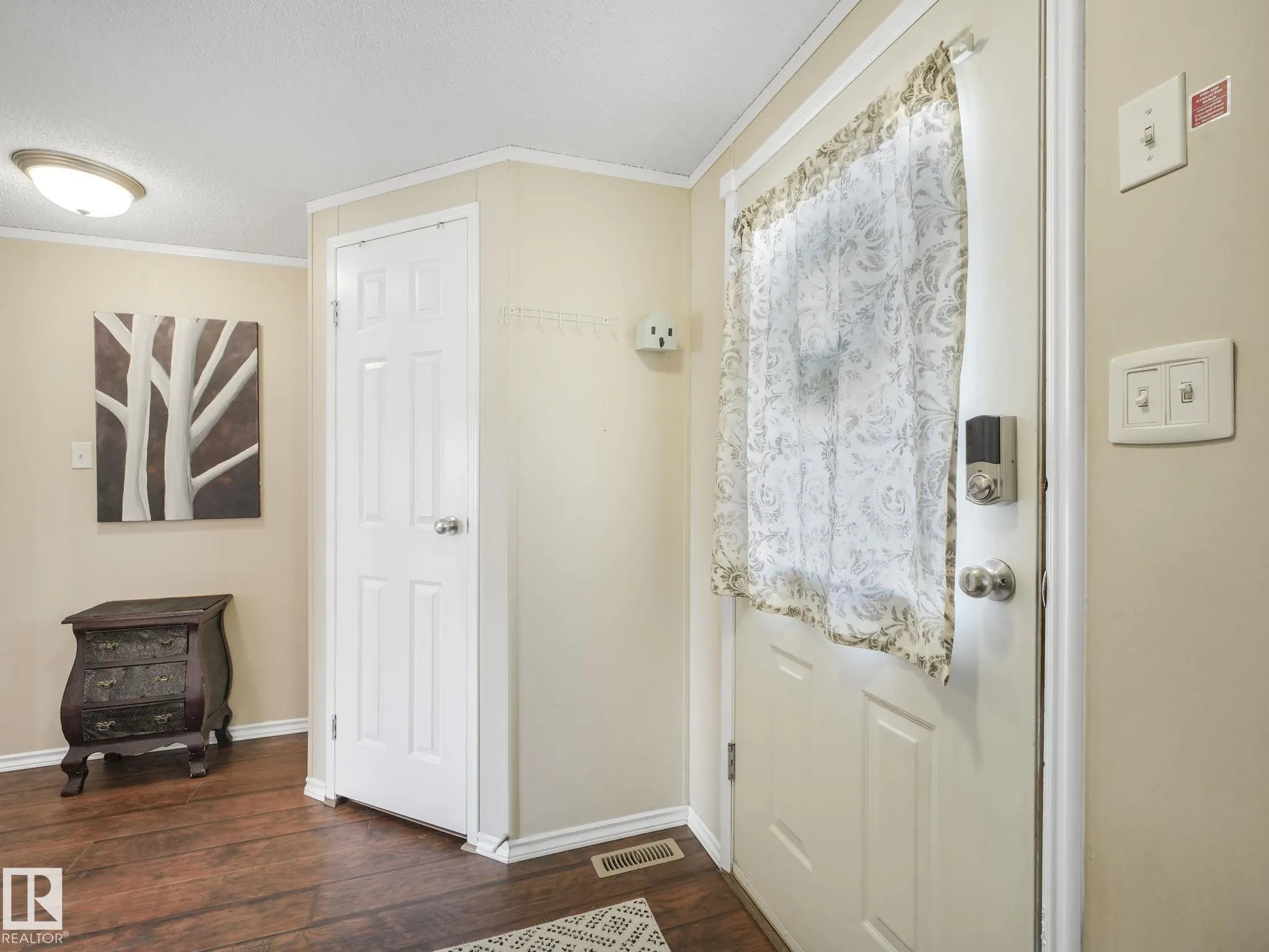 407 Oak Wood Crescent