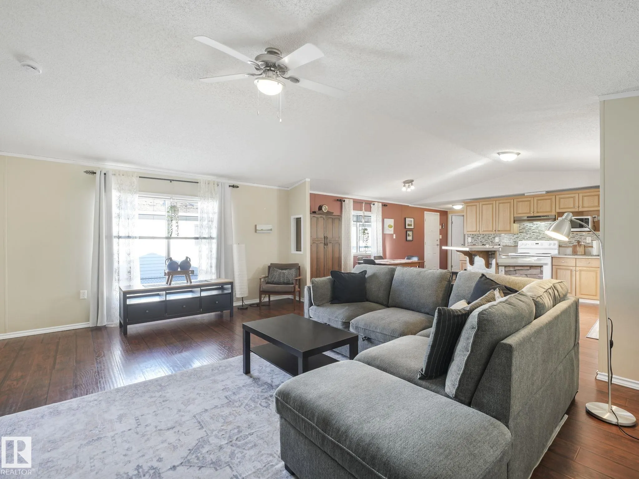 407 Oak Wood Crescent