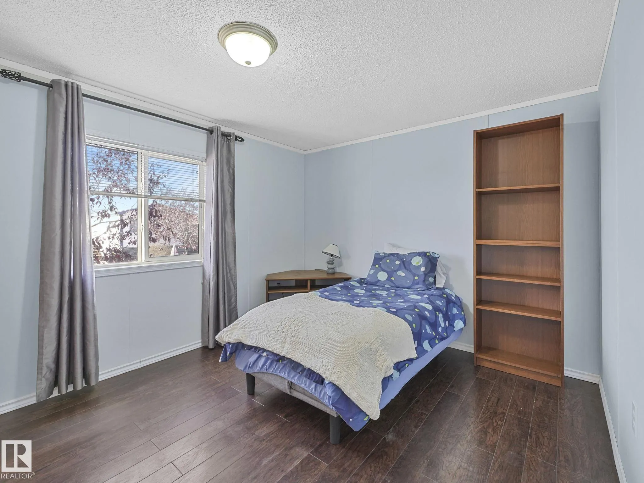 407 Oak Wood Crescent