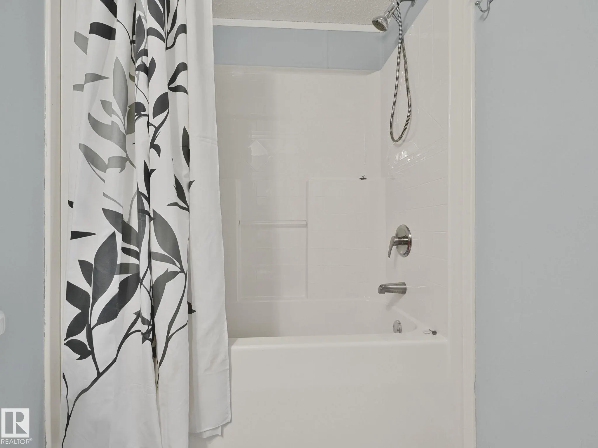 407 Oak Wood Crescent