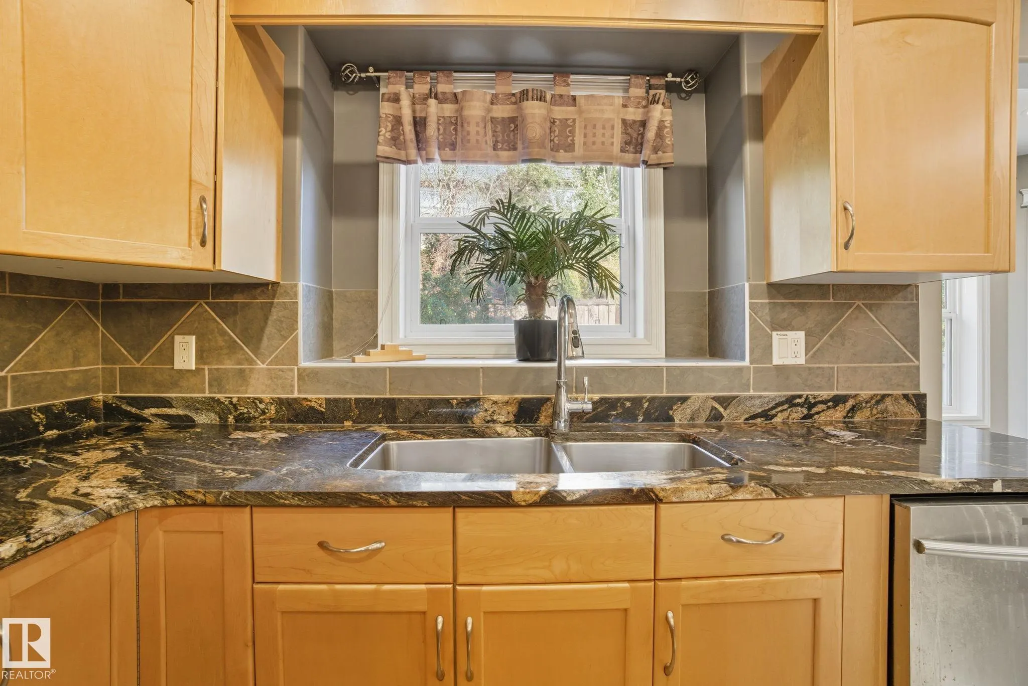 207 FALCONER LINK Link