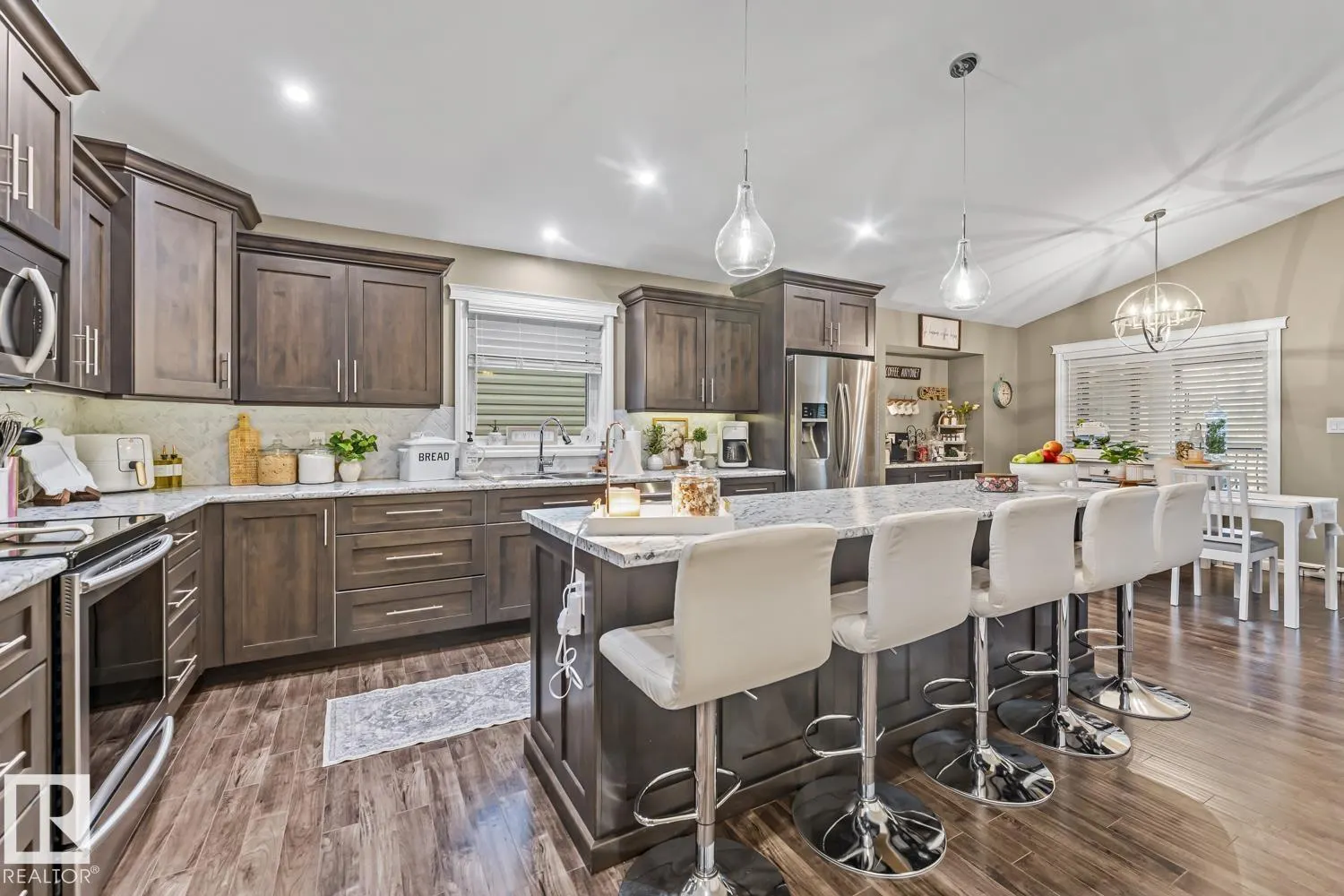 239 Terra Nova Crescent