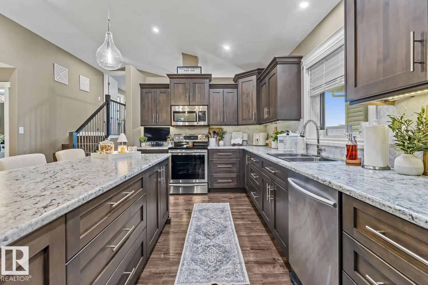 239 Terra Nova Crescent